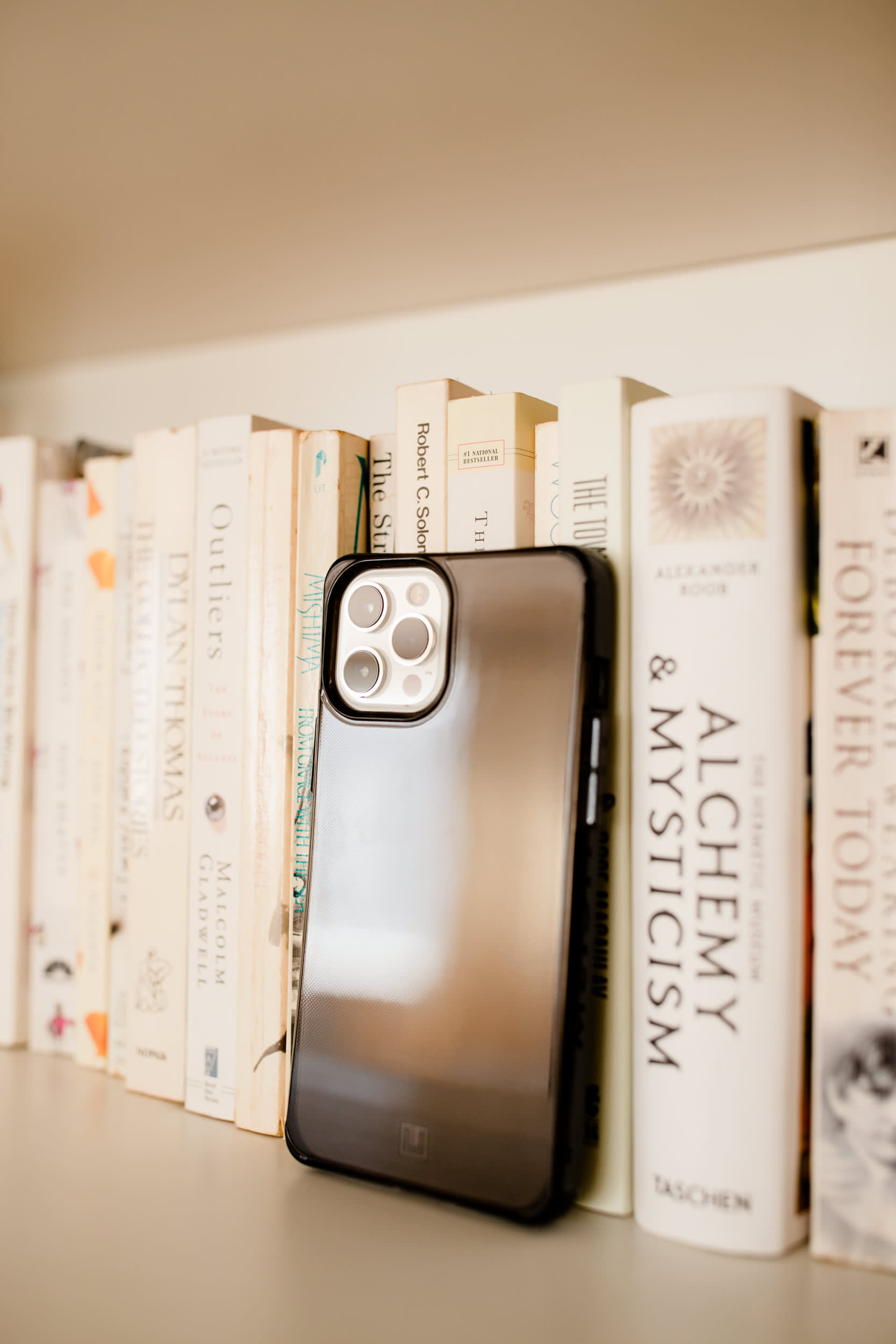 UAG Mouve iPhone 12 5G Schutzhülle matt federleicht