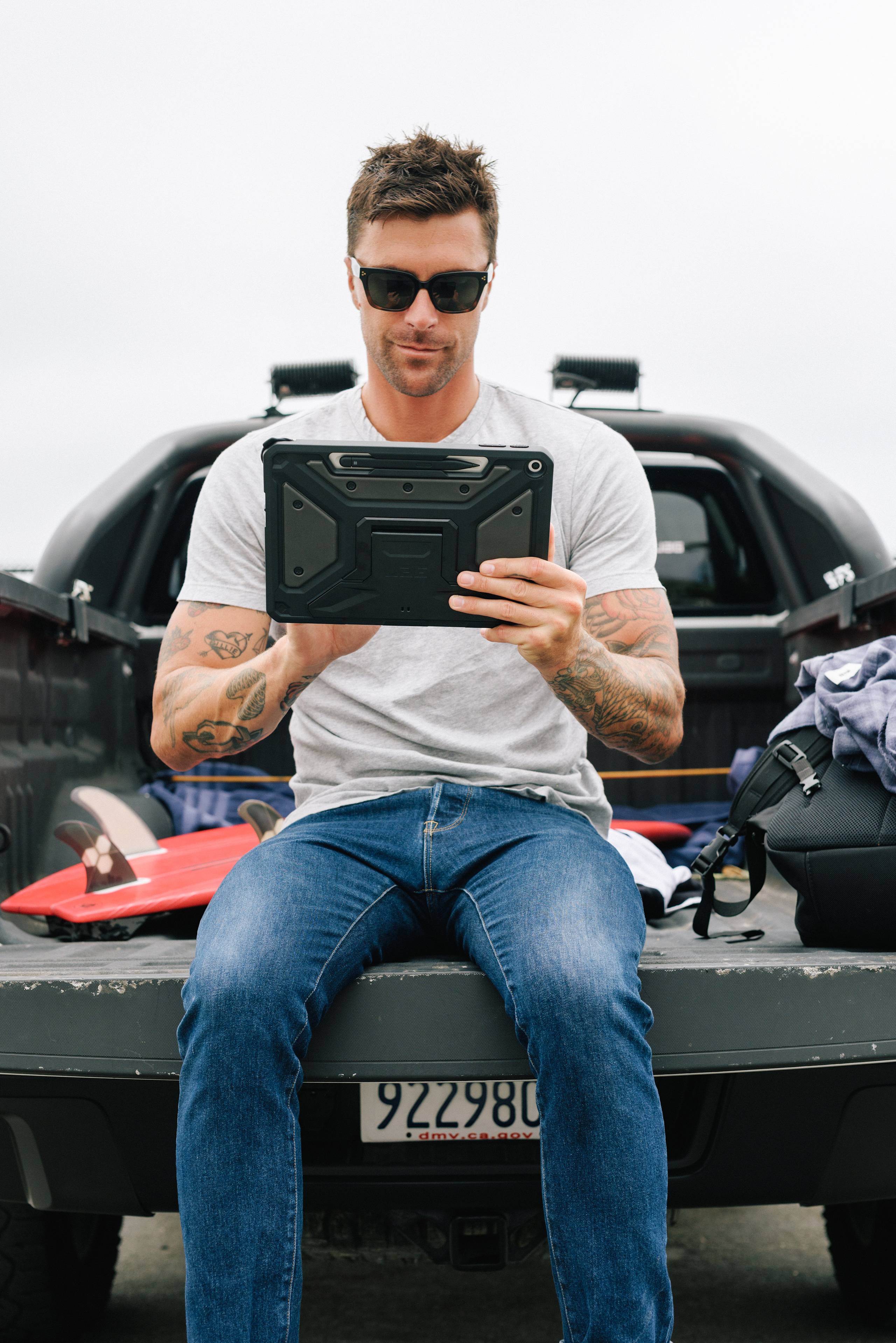 UAG Metropolis SE Surface Pro 12" Hülle 1st Edition Ständer