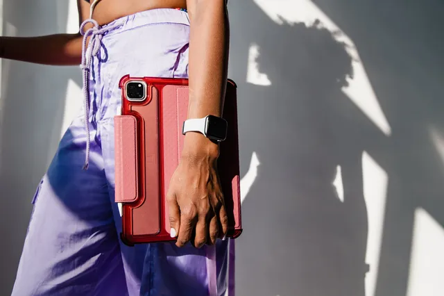 UAG Lucent iPad Pro 11" (2020) Folio Hülle mit Ständer