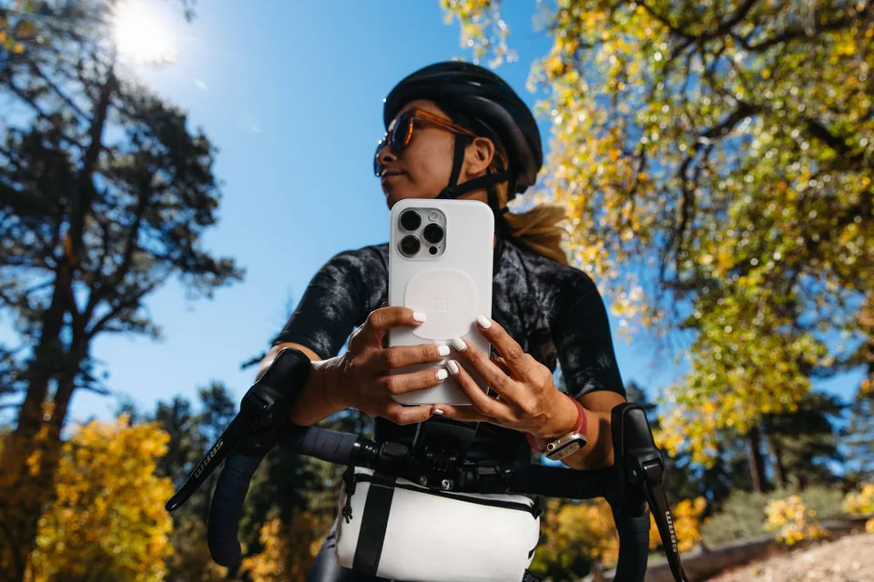 UAG Lucent 2.0 iPhone 14 Hülle MagSafe Fallschtz