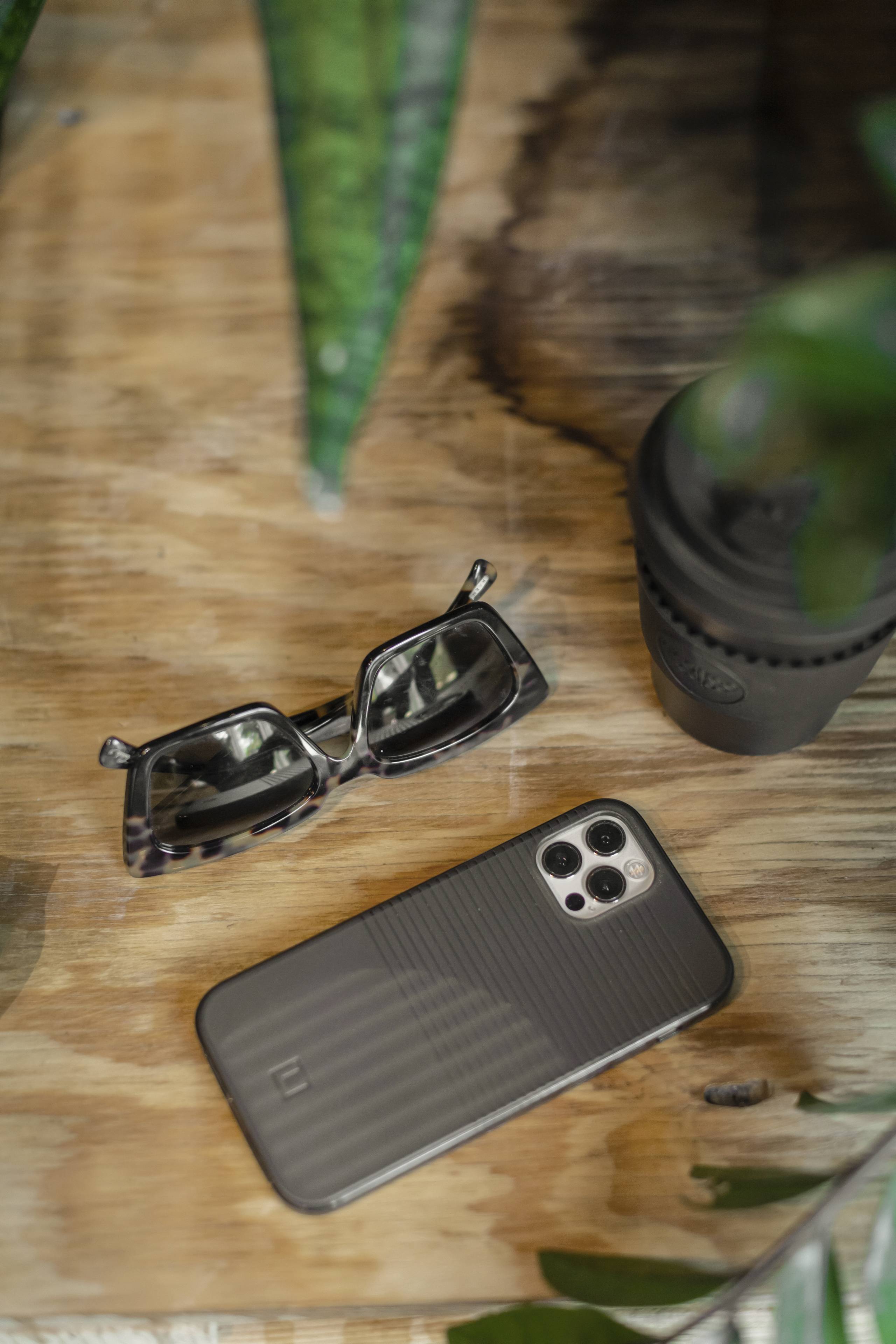 UAG Aurora iPhone 12 Hülle transparent schlank 5G