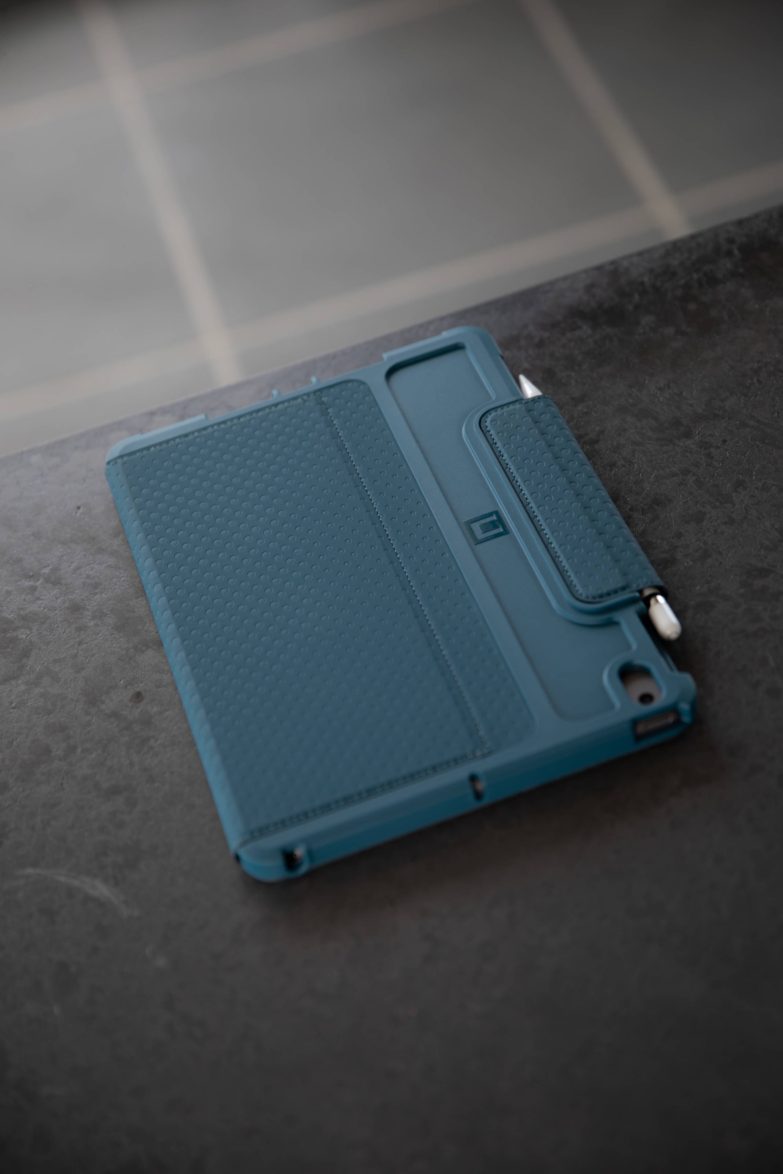 UAG Dot iPad 10.2 7 Gen Folio Case Hülle 2019