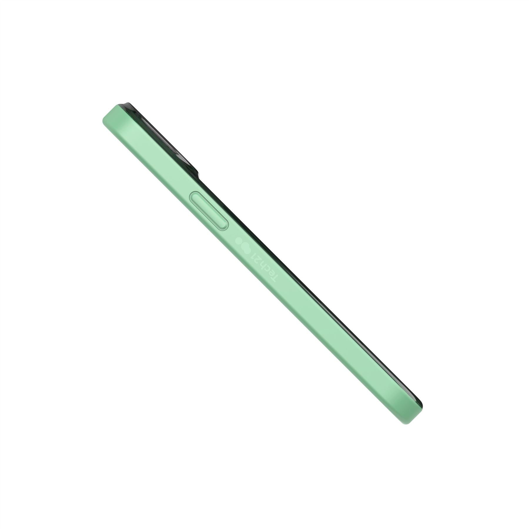 Tech21 Evo Tint iPhone 14 Plus Hülle Grün MagSafe