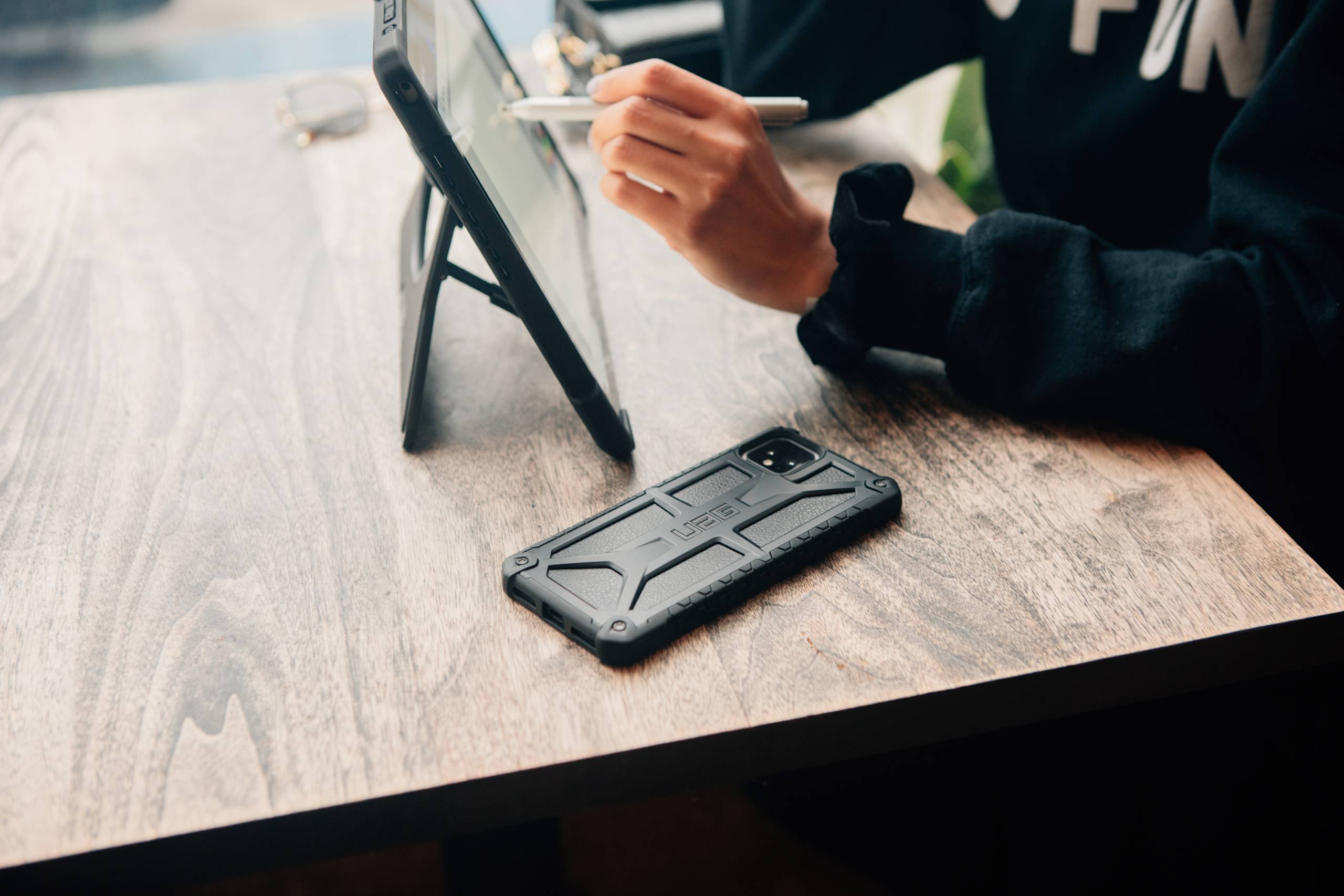 UAG Monarch Google Pixel 4 Hülle robust Leder