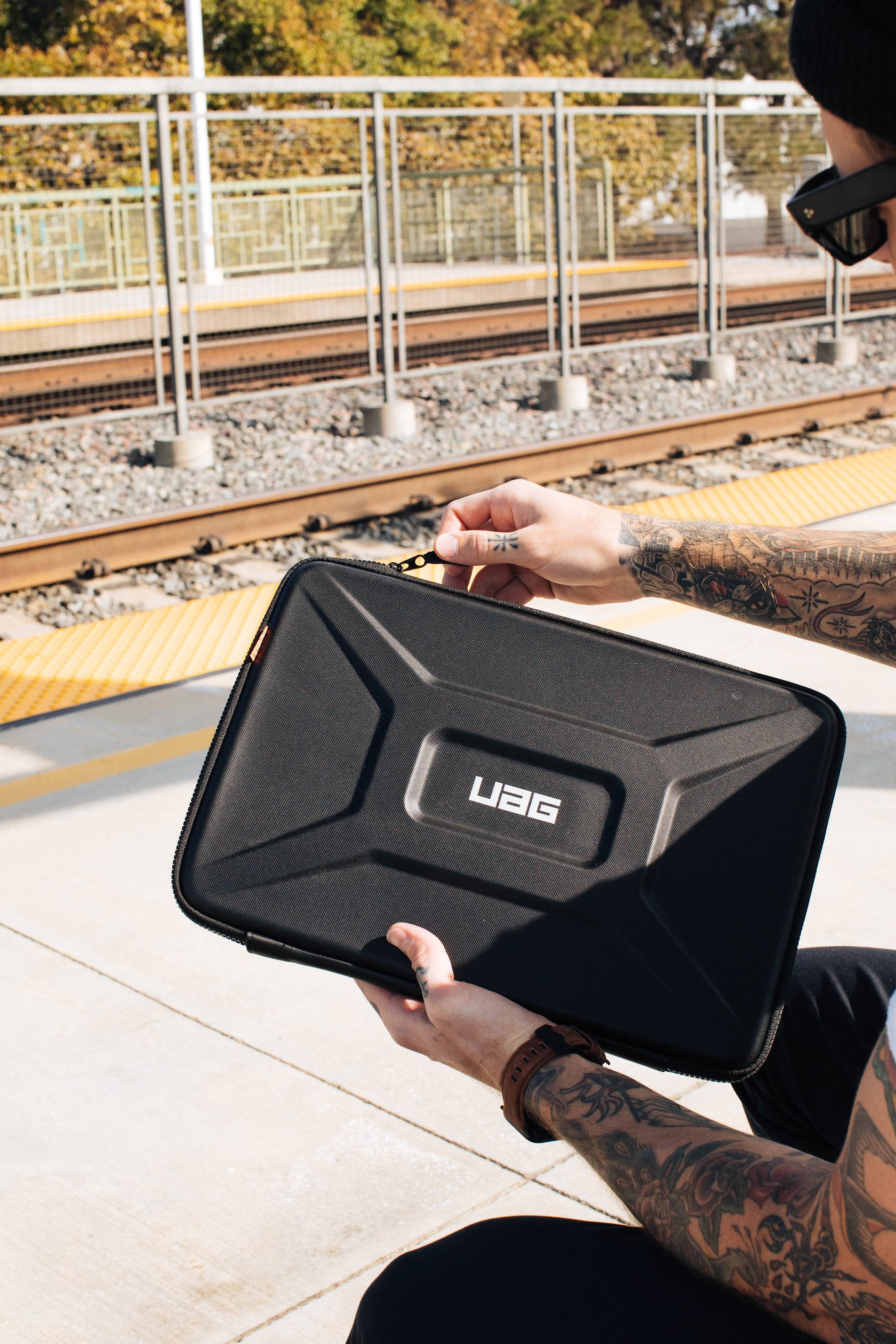 UAG Mouve Laptop Sleeve 16 Zoll Hülle stoßfest