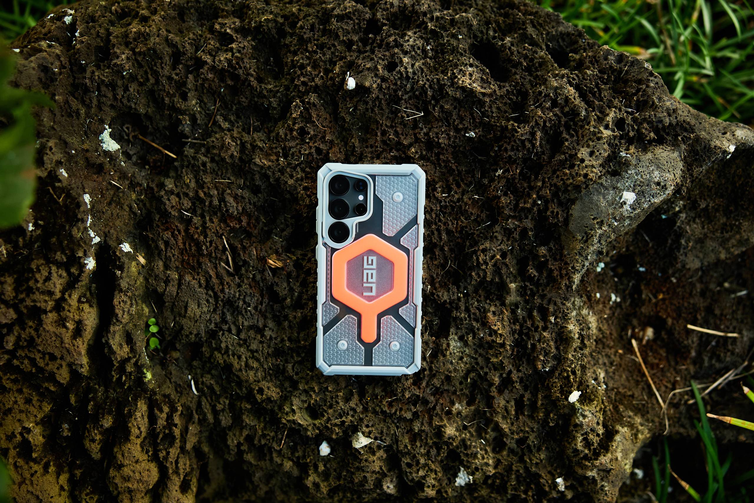 UAG Pathfinder Clear Galaxy S25 Ultra Hülle Active Lava Lanyard