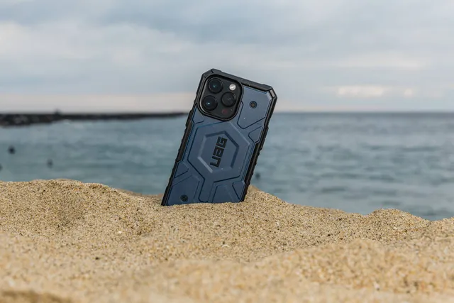 UAG Pathfinder iPhone 14 Pro Hülle MagSafe schwarz