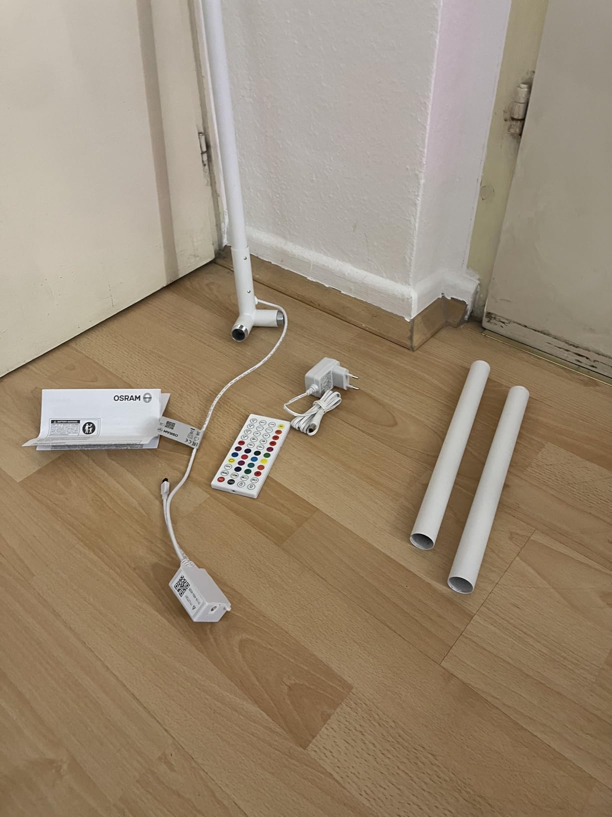 ams OSRAM SMART+ Stehleuchte 1,4m schwarz RGBW WiFi