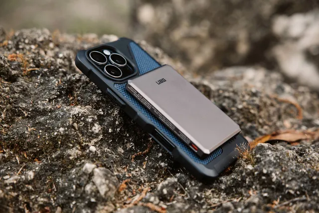 UAG SRGE Slim 5K Powerbank MagSafe 5000mAh Metall