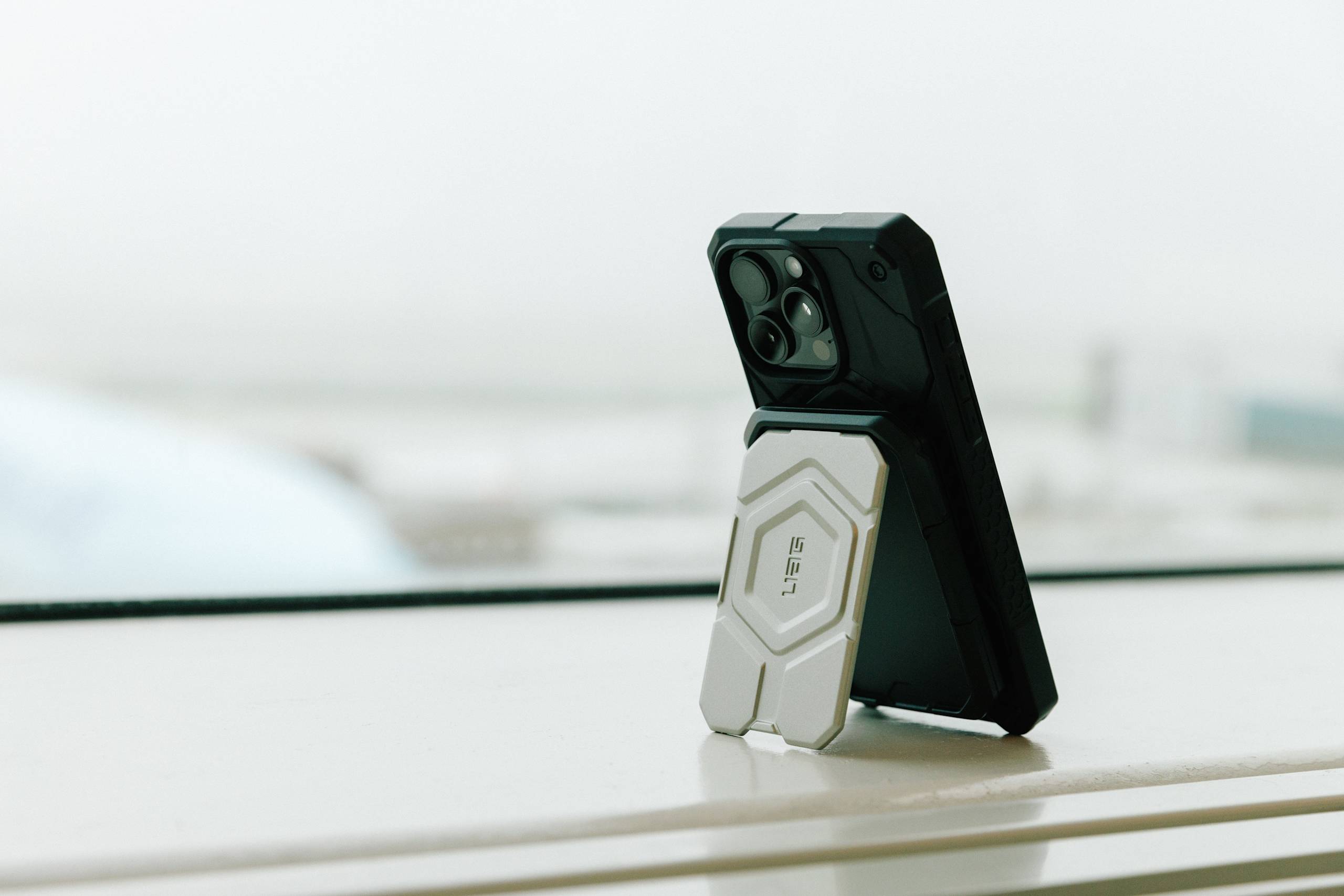 UAG Metropolis Magnetic Wallet Handy-Geldbörse MagSafe Ständer RFID
