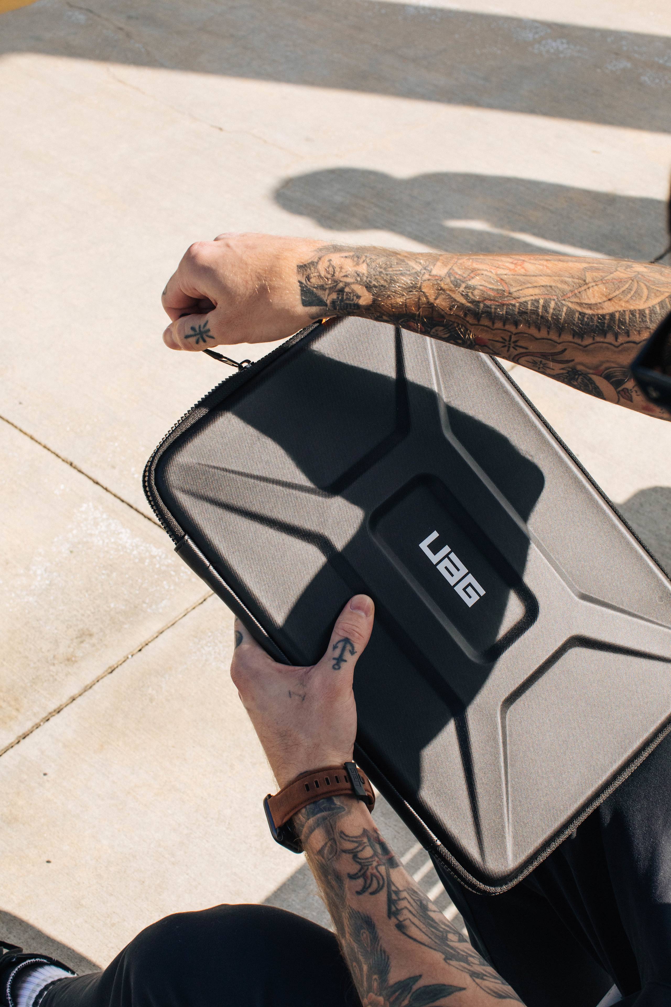UAG Mouve Laptop Sleeve 16 Zoll Hülle stoßfest