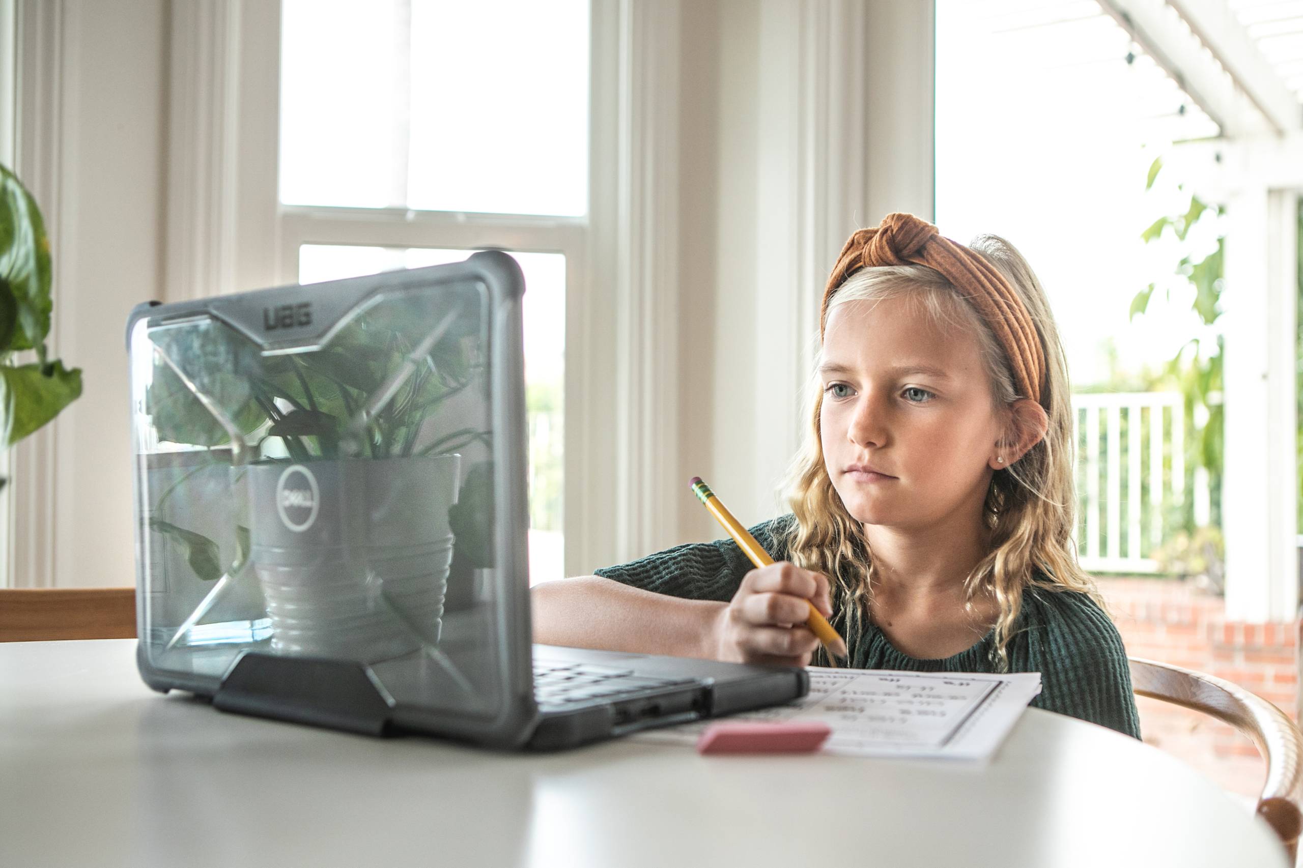 UAG Plyo Dell Chromebook 3100/3110 Laptop-Hülle klar