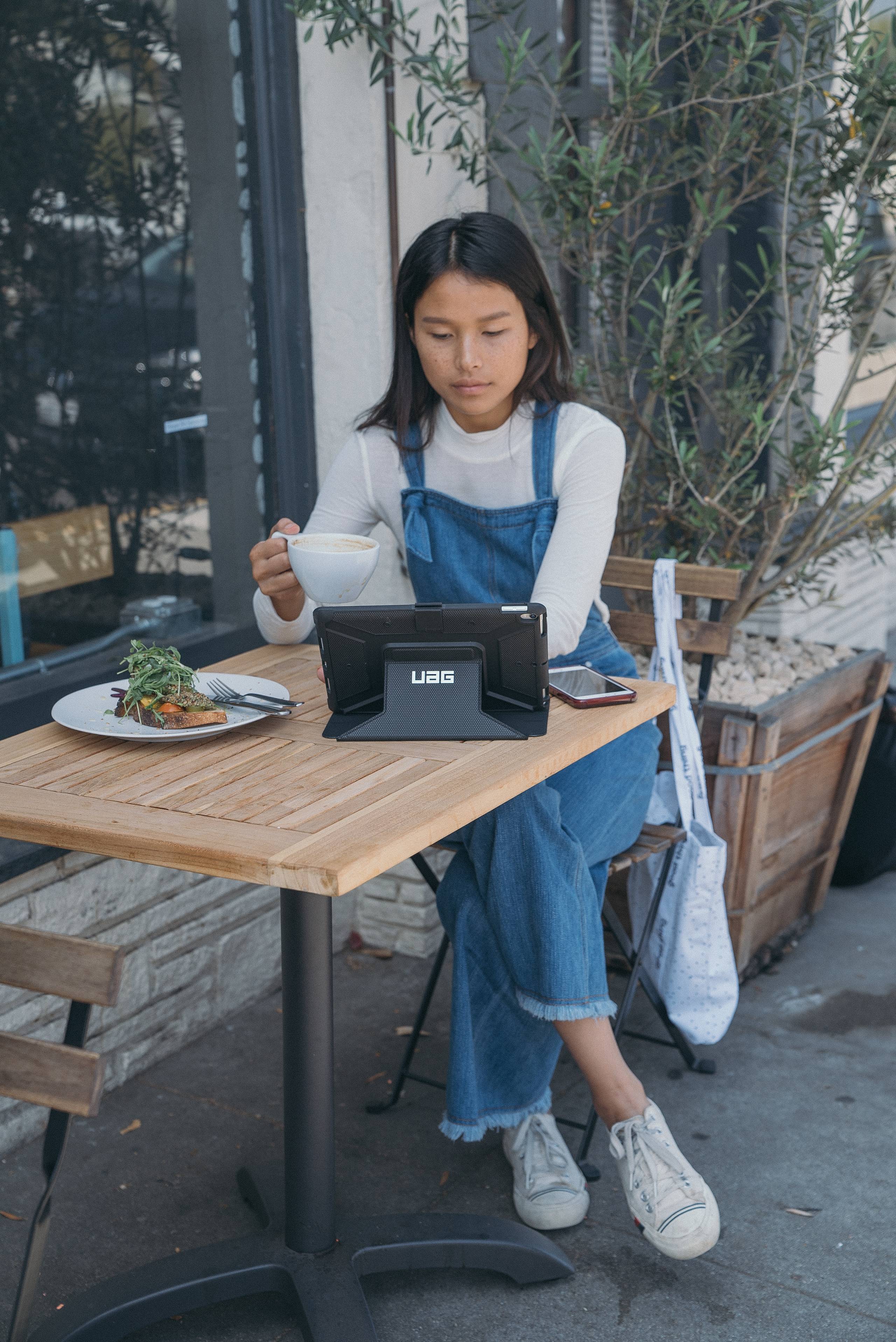 UAG Metropolis SE iPad 10.2 Hülle 7.Gen 2019 mit Ständer
