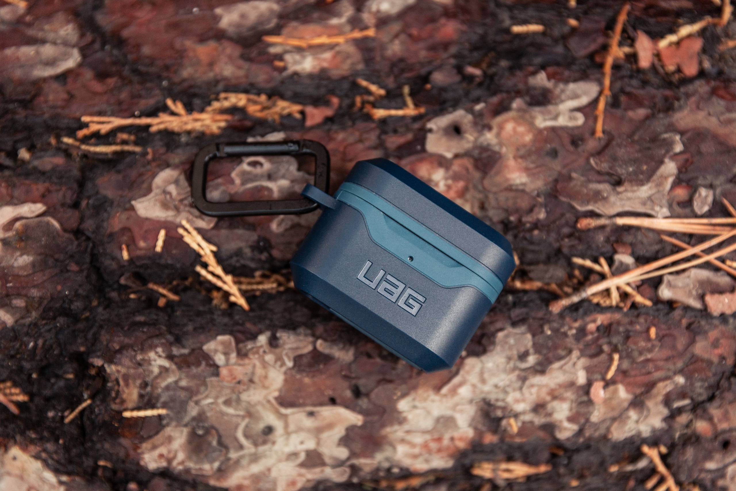 UAG Standard Issue AirPods 1/2 Gen Hardcase mit Karabiner