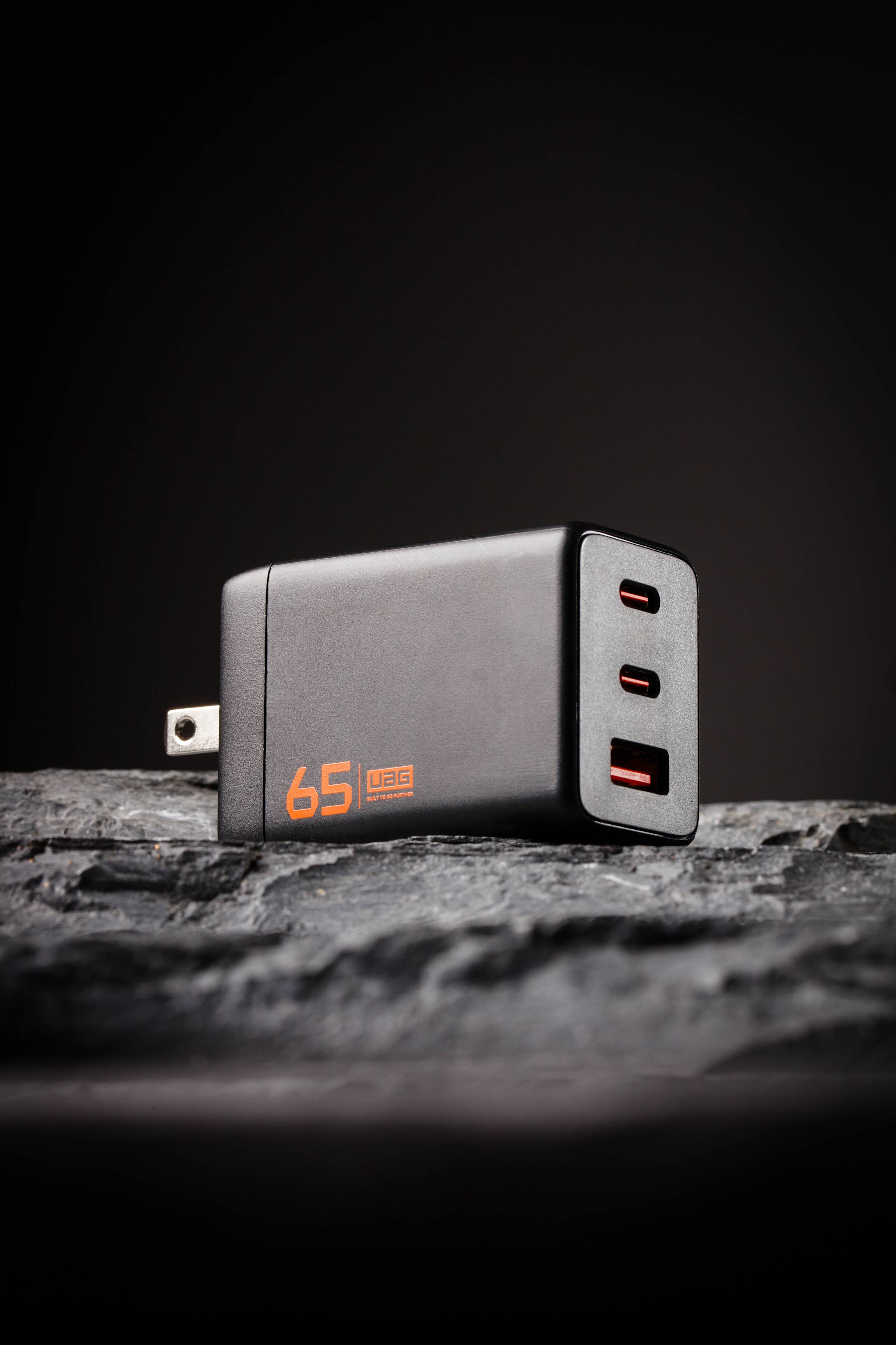 UAG SRGE 65W Ladegerät 3-Port GaN USB-C Schwarz