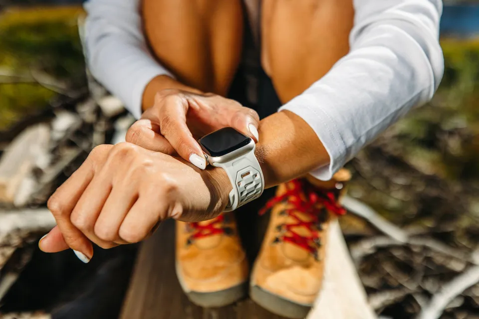 UAG Civilian Apple Watch Silikonarmband Schwarz Verstellbar