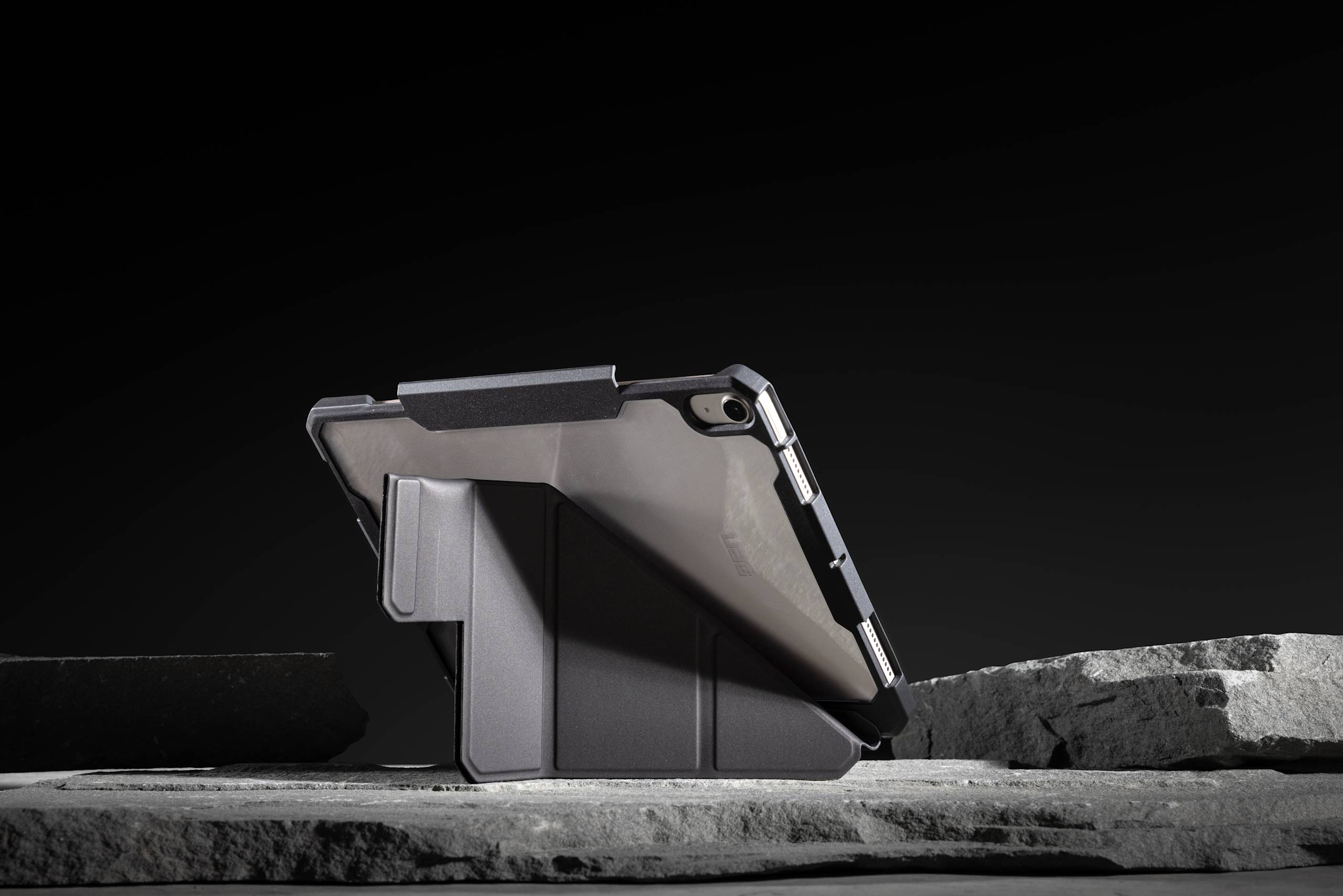 UAG Essential Armor iPad Air 11 M2 2024 Hülle schwarz Folio