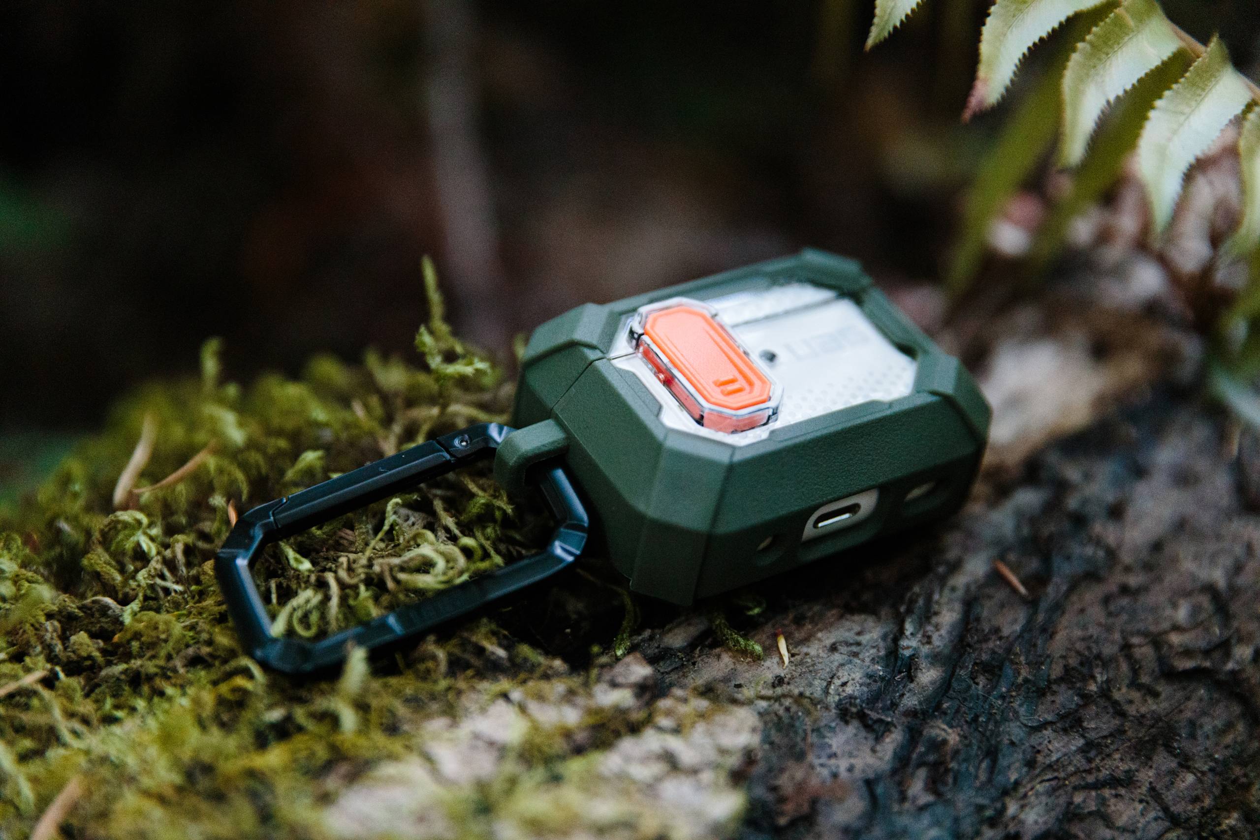 UAG Plasma AirPods 4 2024 Hülle Karabiner