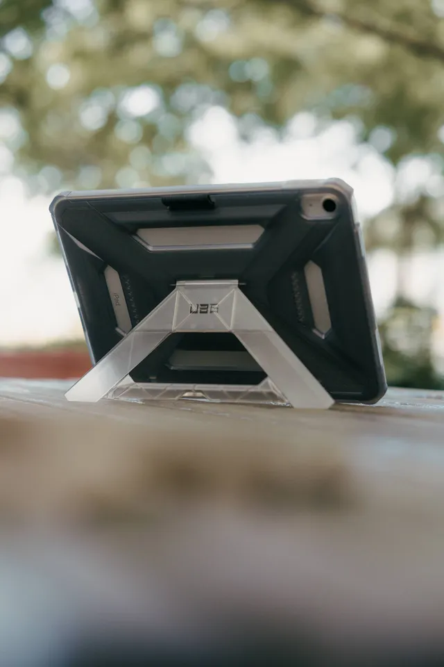 UAG Scout Plus iPad Pro 11" M4 2024 Hülle mit Ständer