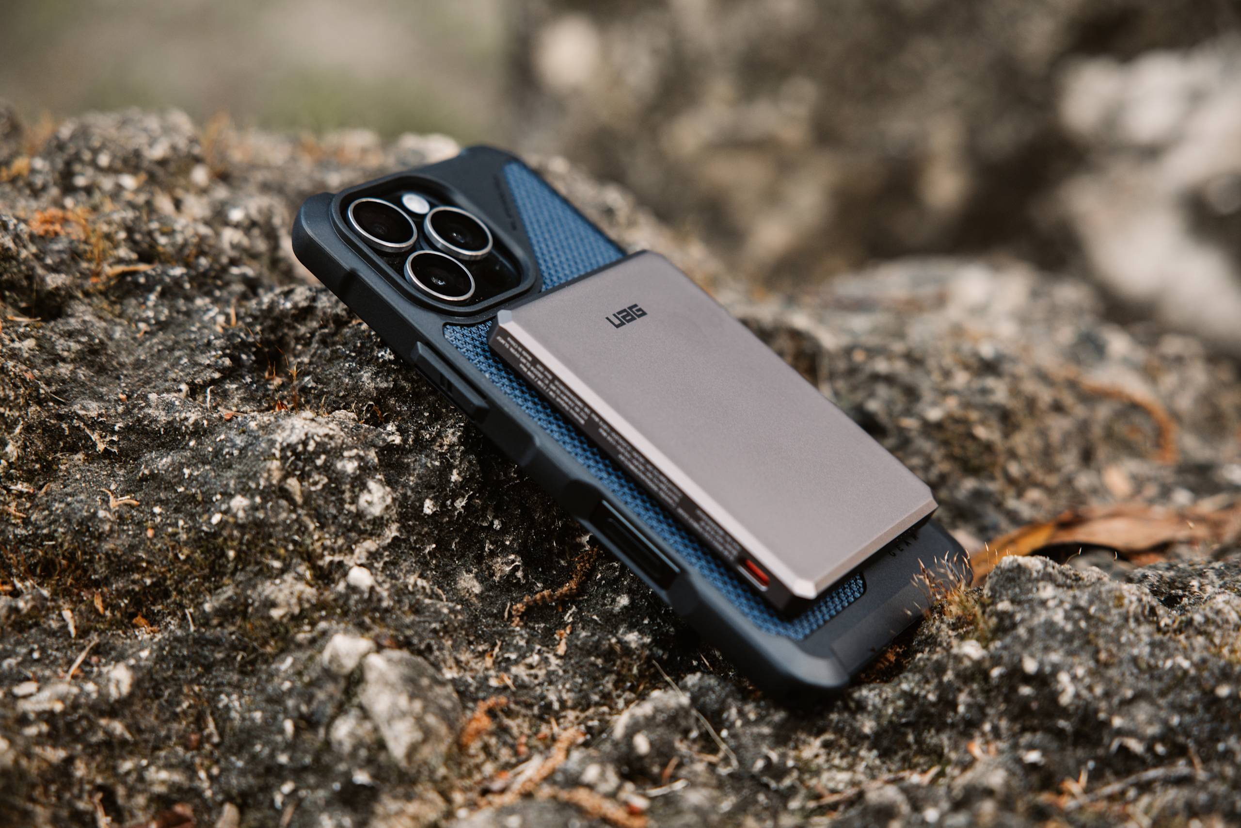 UAG SRGE Slim 5K Powerbank MagSafe 5000mAh Metall