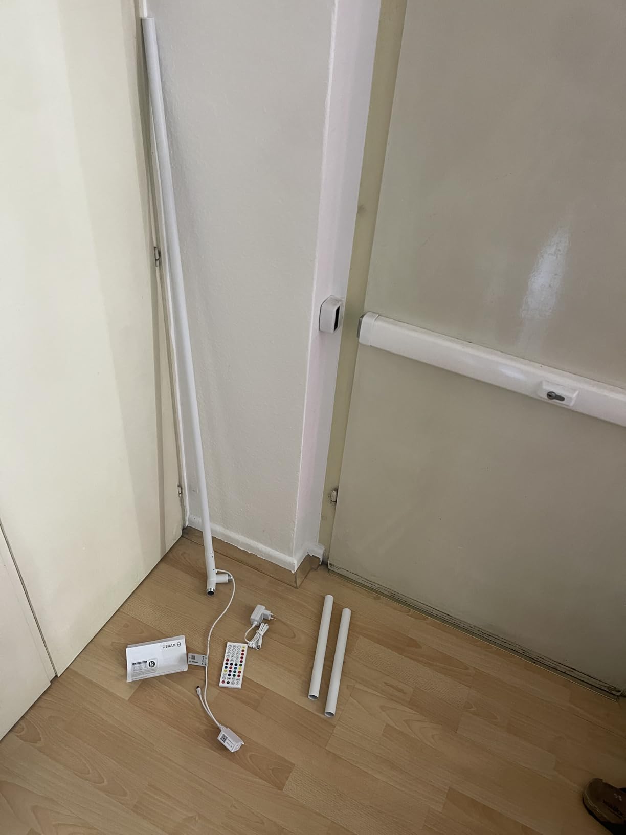 ams OSRAM SMART+ Stehleuchte 1,4m schwarz RGBW WiFi