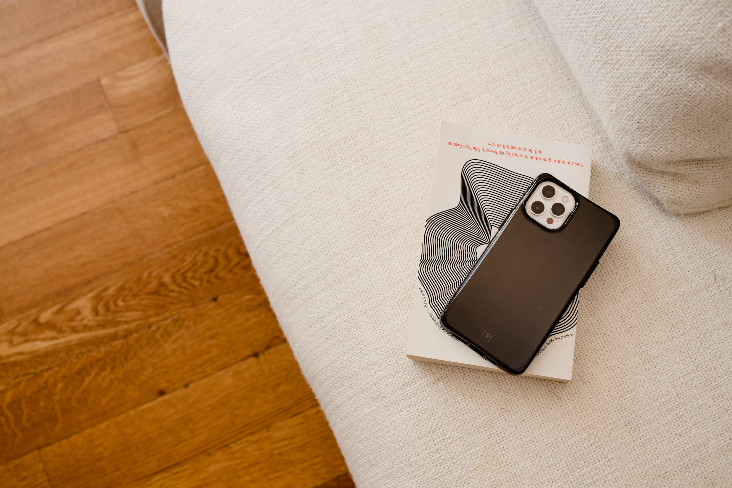 UAG Mouve iPhone 12 Pro Hülle matt transparent