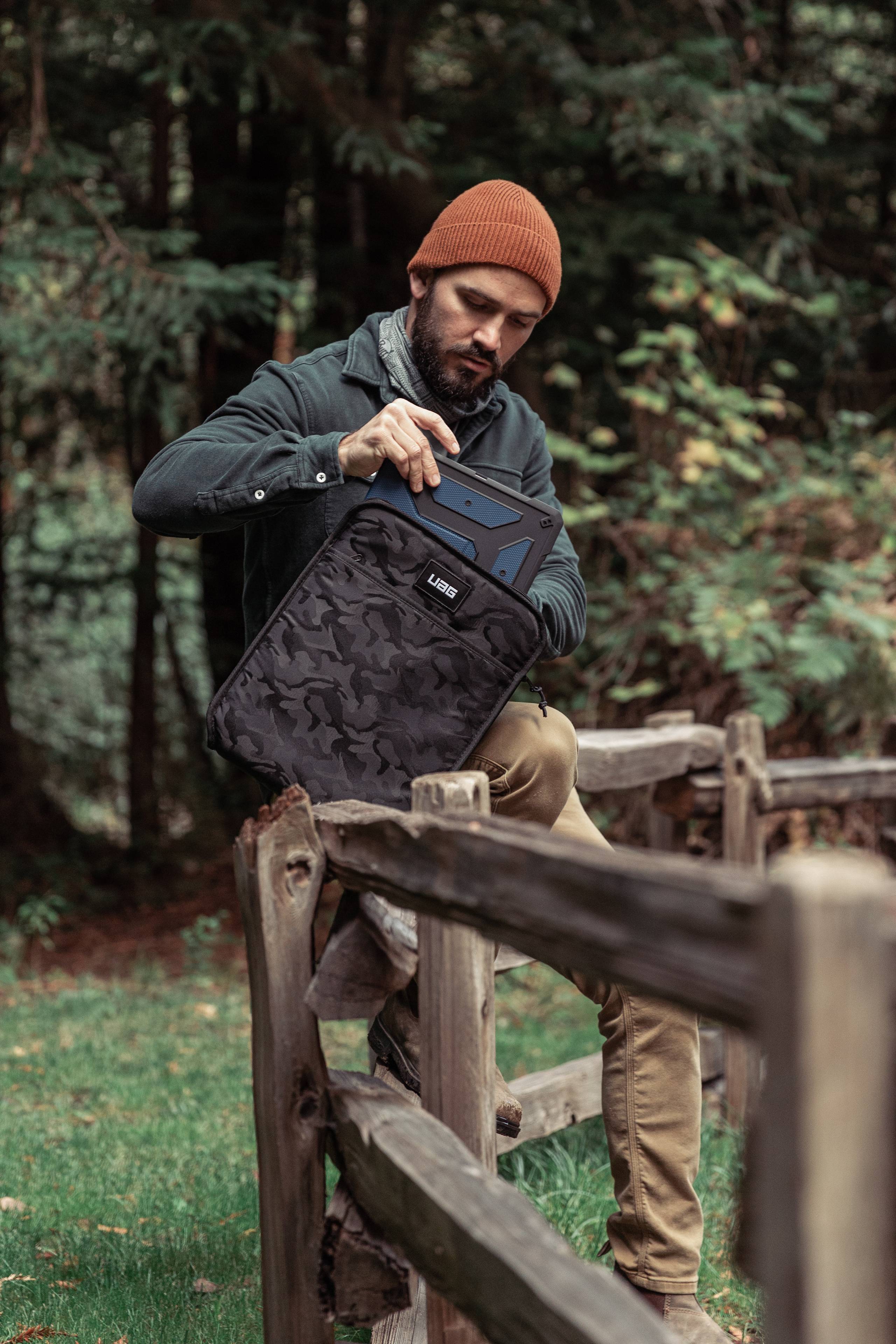 UAG Mouve Shock Sleeve Lite iPad Hülle 12,9 Zoll