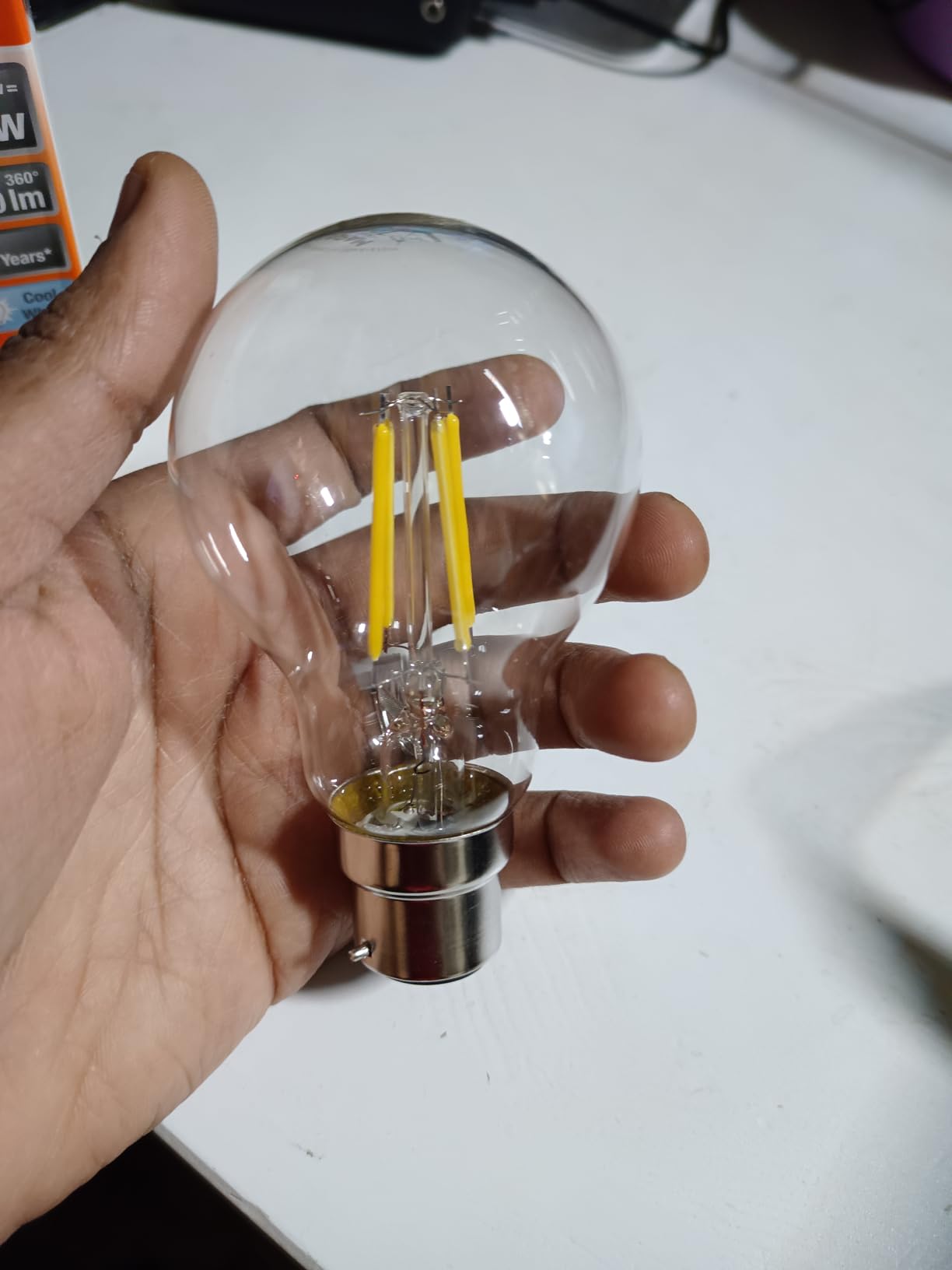 ams OSRAM Star Globe P40 LED-Lampe B15d 2700K Einzelpack