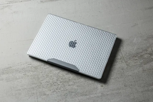 UAG Essential Armor MacBook Pro 14" Hülle Clear transparent