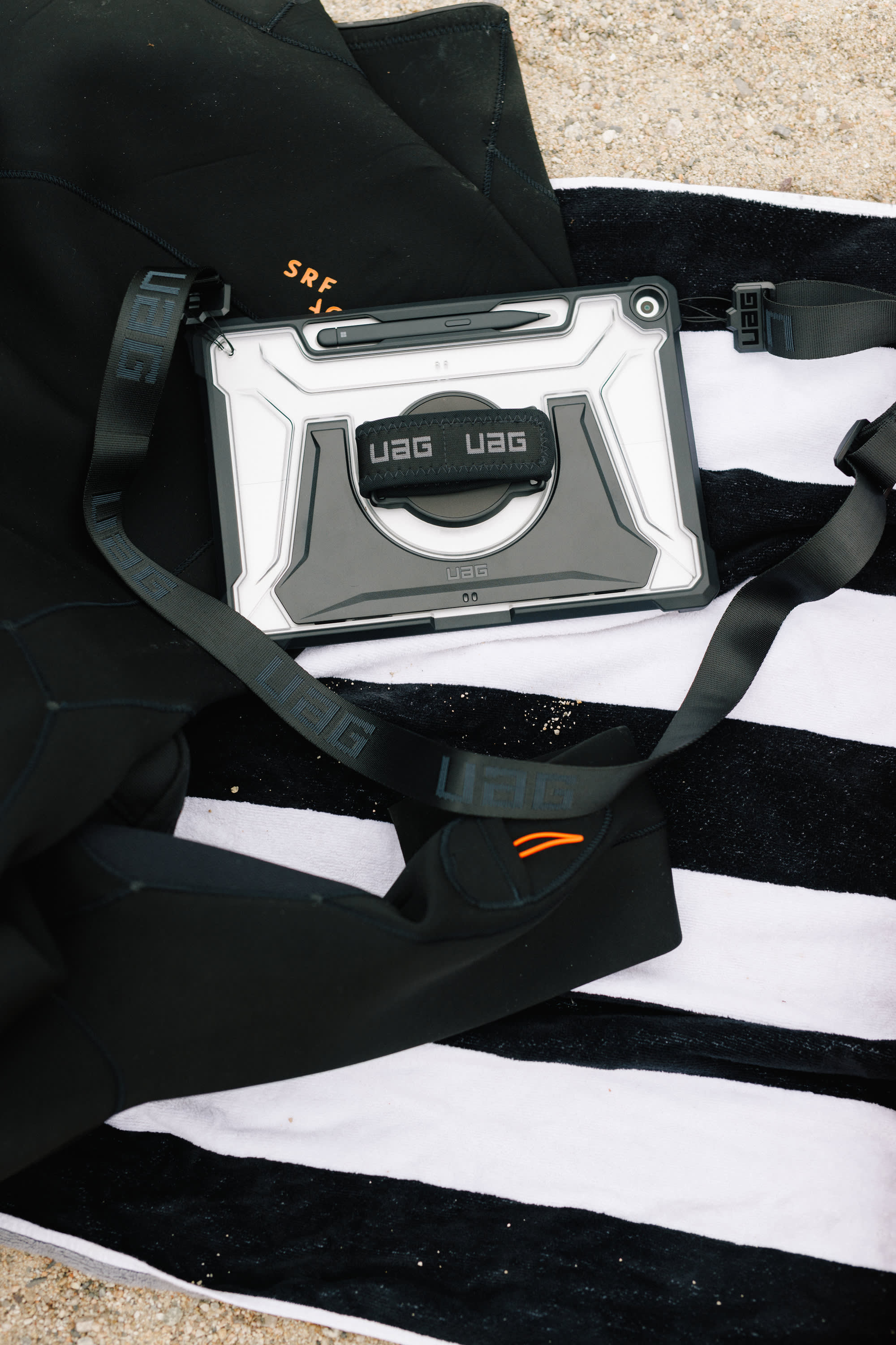 UAG Plasma Surface Pro 12" Hülle mit Ständer Handschlaufe