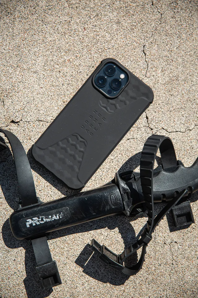 UAG Standard Issue Silikon Hülle iPhone 13 Pro Max schwarz