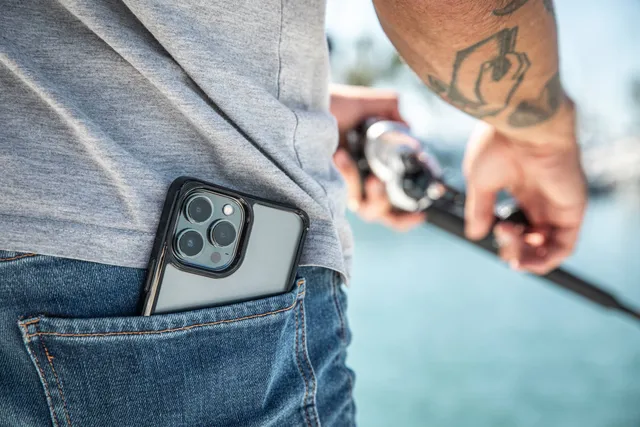 UAG Plyo Hülle iPhone 13 Pro transparent stoßfest 4,8m