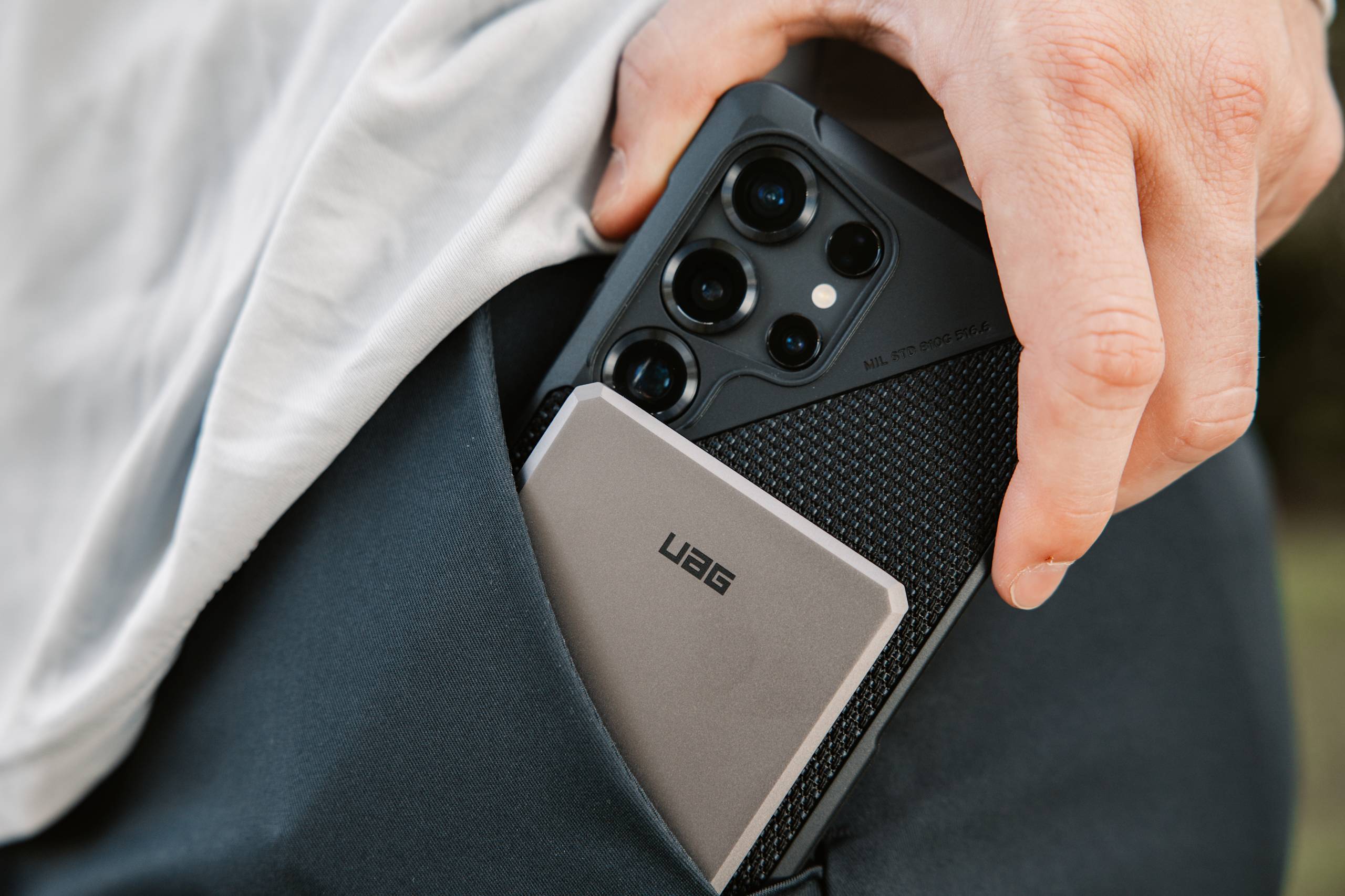 UAG SRGE Slim 5K Powerbank MagSafe 5000mAh Metall