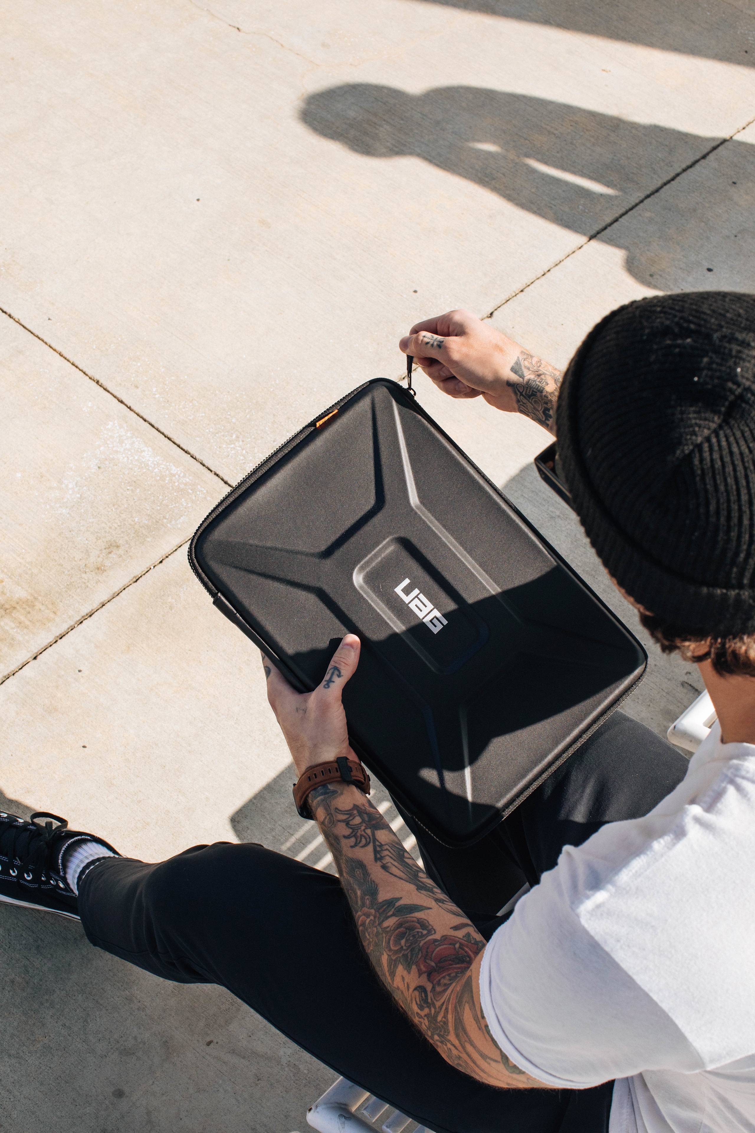 UAG Mouve Laptop Sleeve 16 Zoll Hülle stoßfest