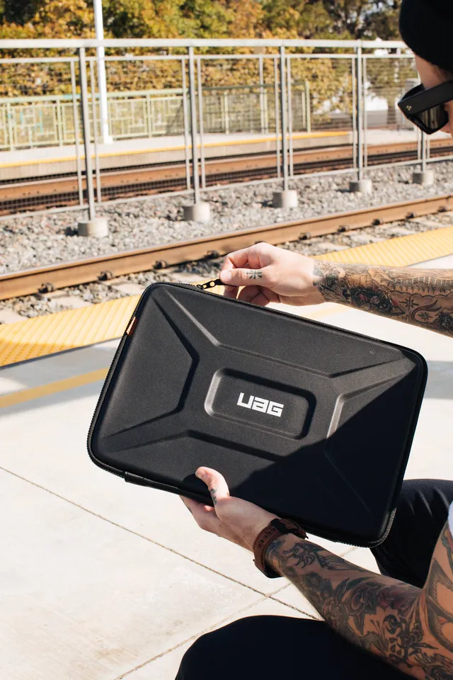 UAG Mouve Laptop Sleeve 16 Zoll Hülle stoßfest