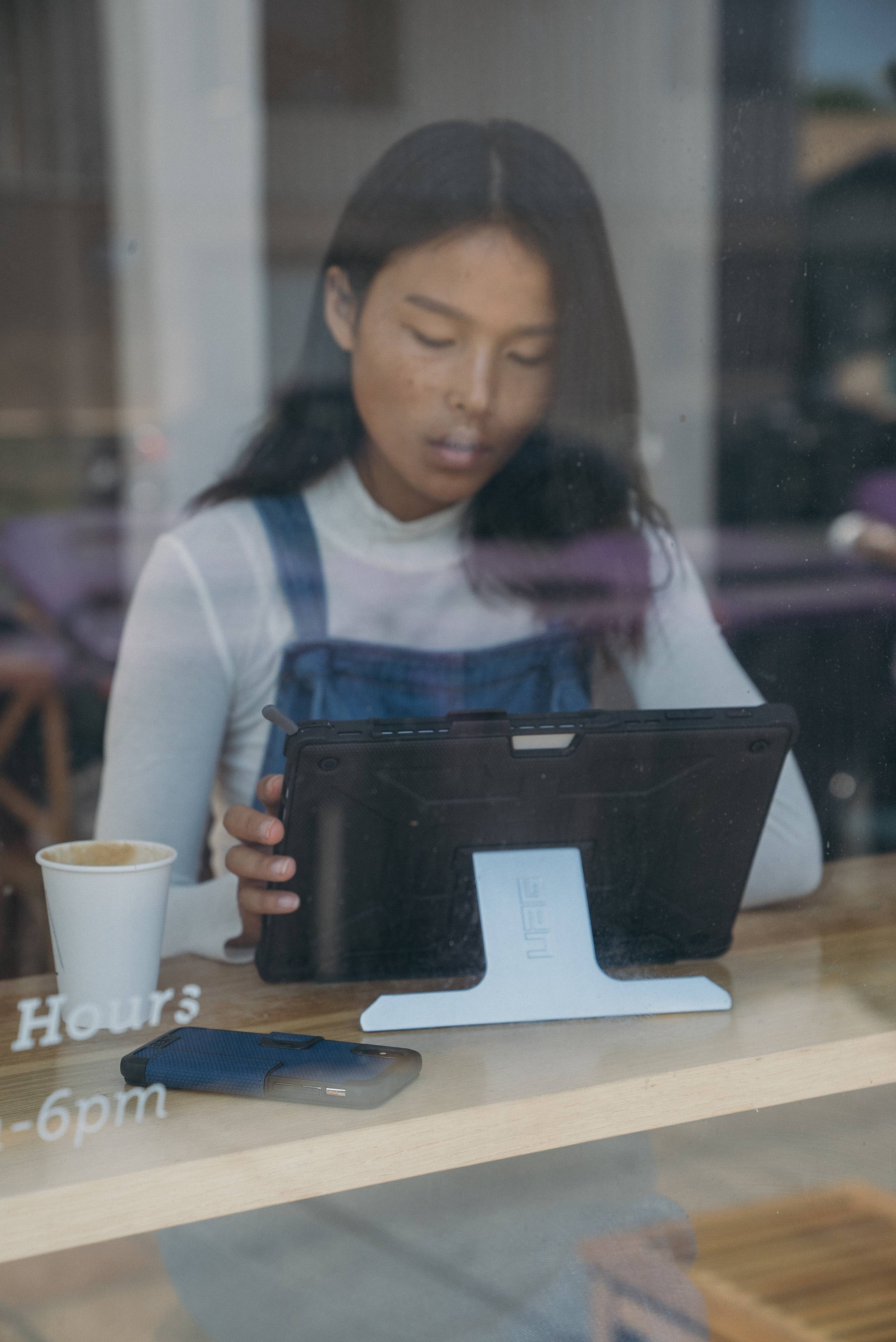 UAG Metropolis SE Surface Pro Hülle mit Ständer Stifthalter