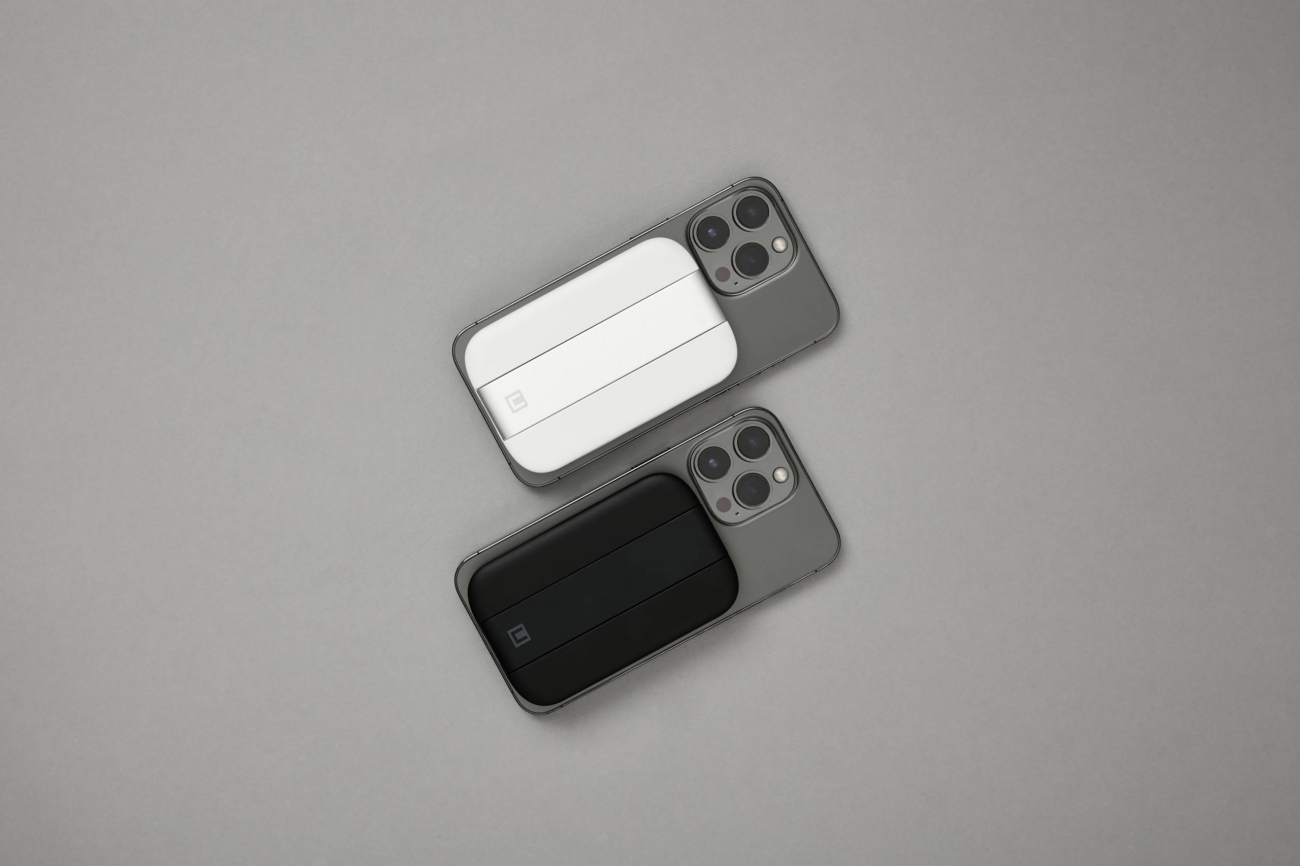 UAG Lucent Power Battery MagSafe Powerbank 4000 mAh Ständer