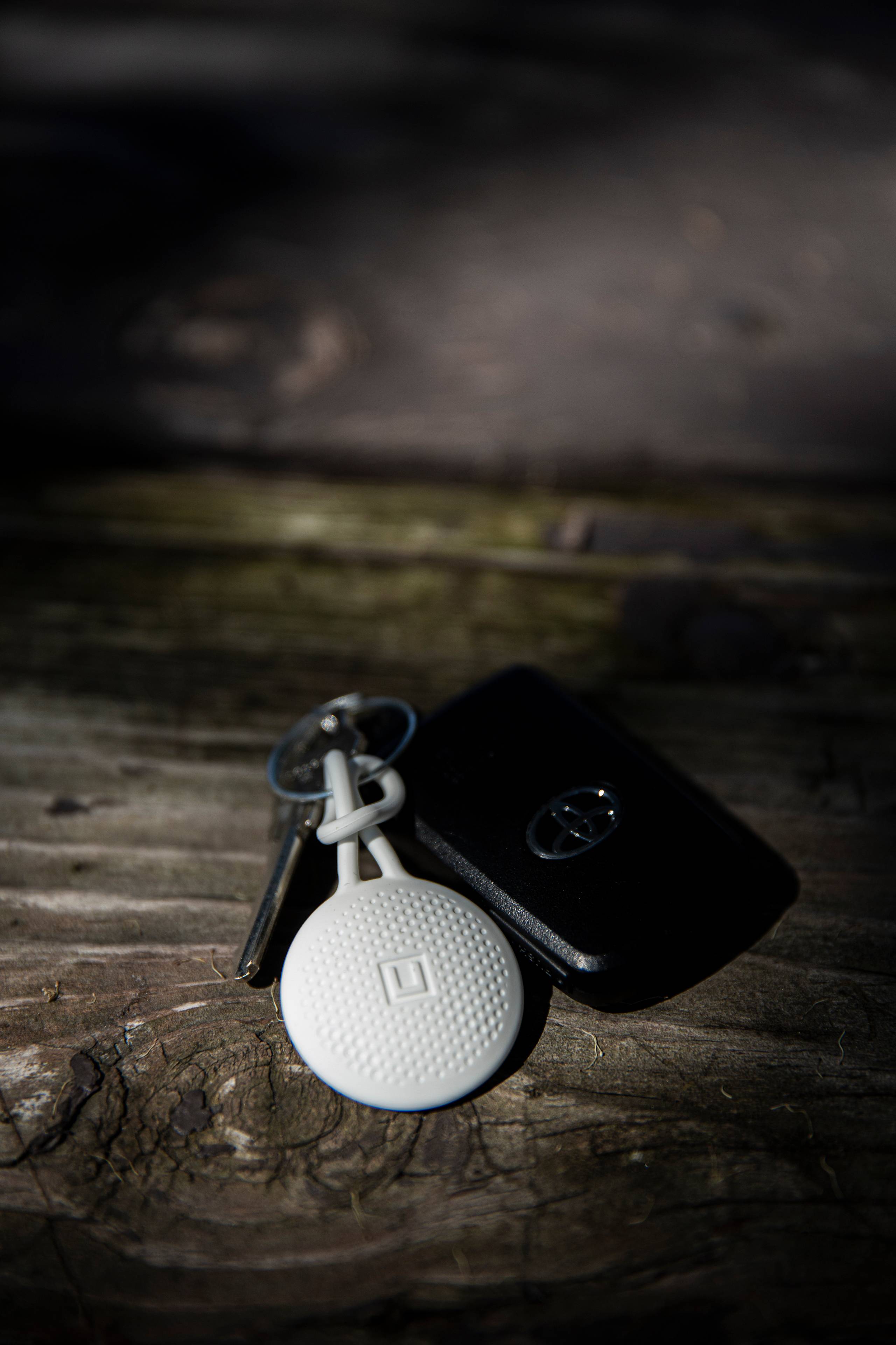 UAG Dot Loop AirTag Anhänger Silikon Karabiner schwarz