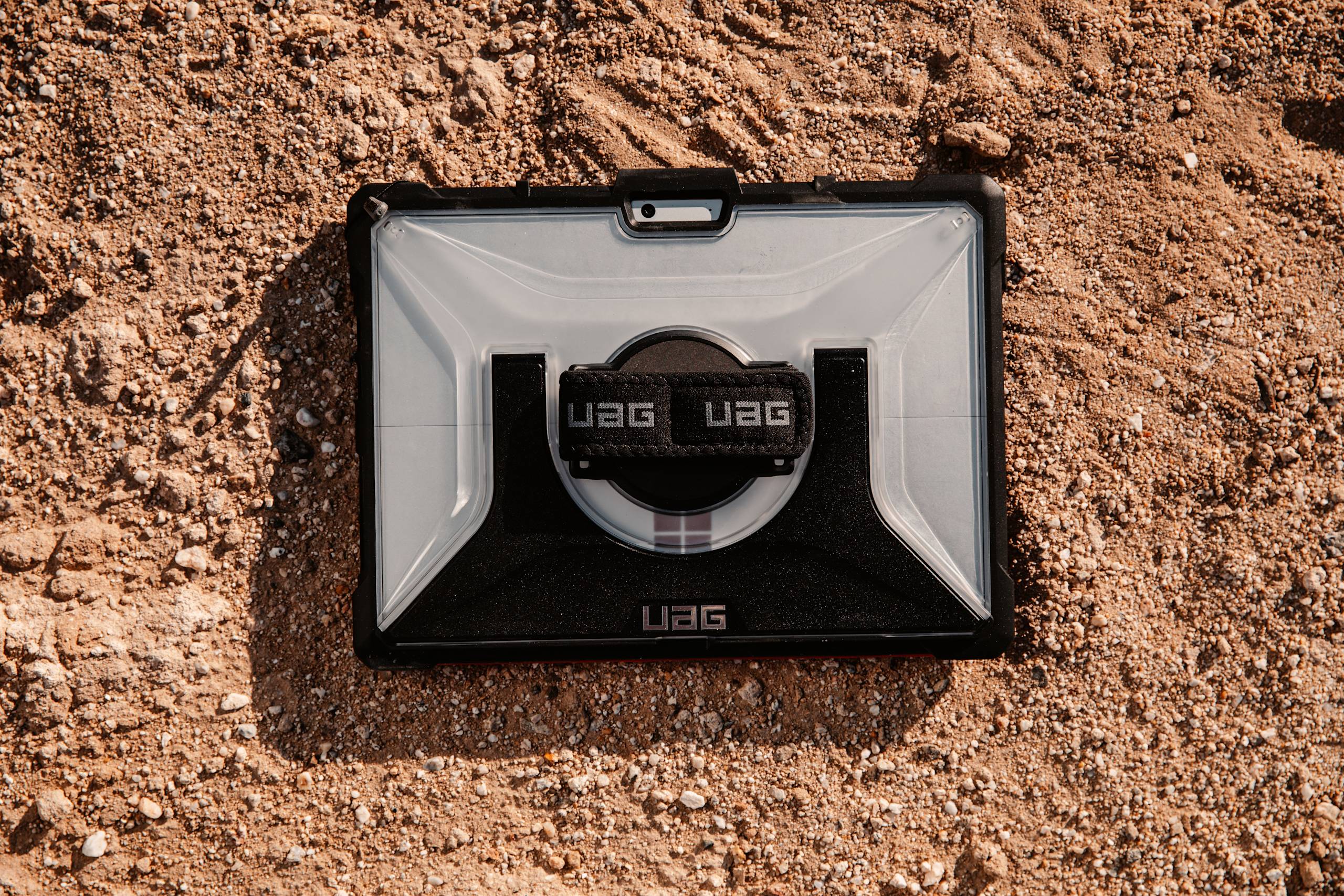UAG Plasma Surface Pro 9/10 Hülle transparent mit Ständer