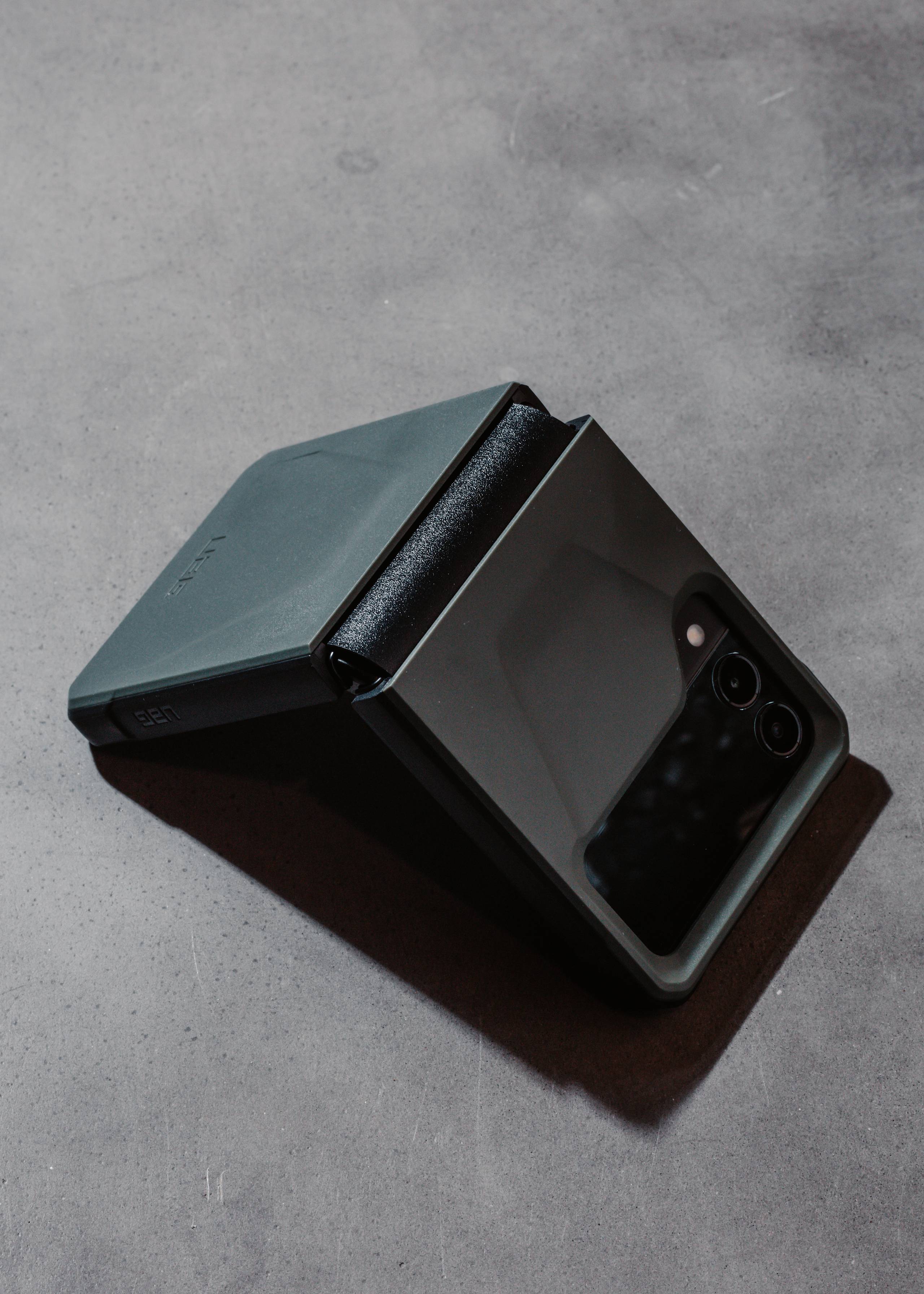 UAG Civilian Galaxy Z Flip3 5G Hülle Schutzhülle