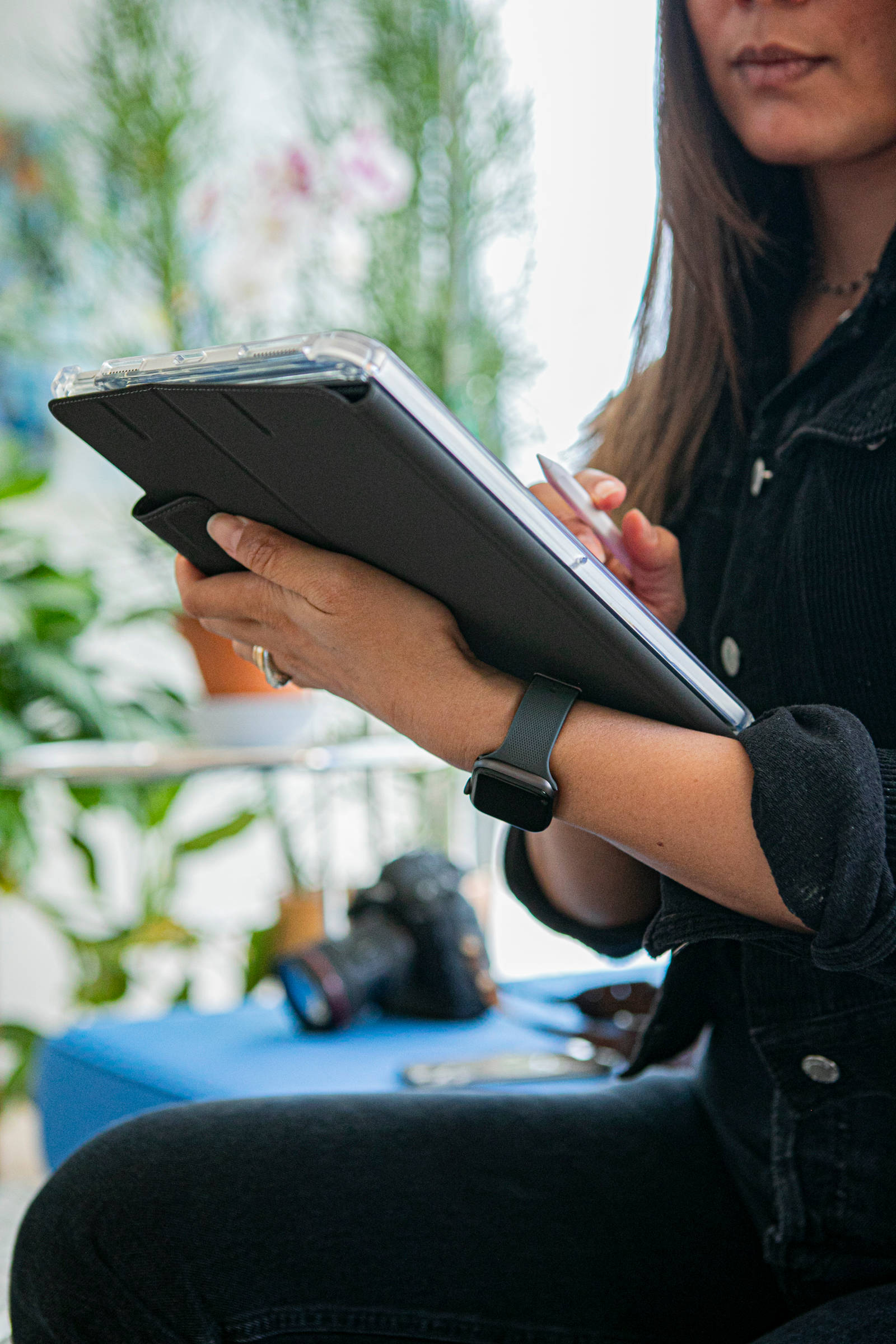UAG Lucent iPad Pro 11" (2020) Folio Hülle mit Ständer