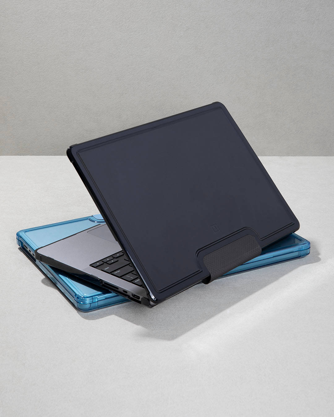 UAG Lucent MacBook Pro 14 Hülle Transparent M1-M5