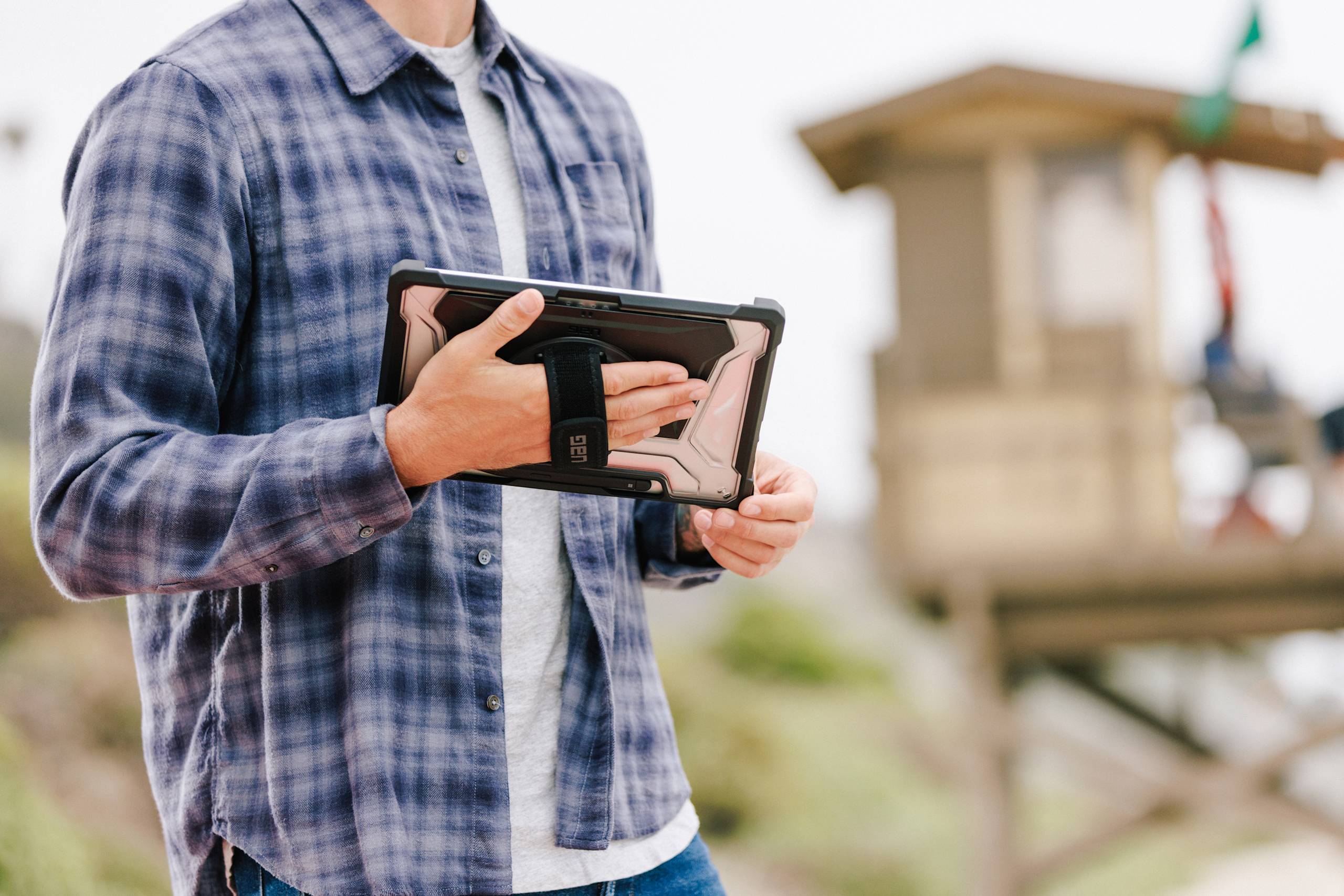 UAG Plasma Surface Pro 12" Hülle mit Ständer Handschlaufe