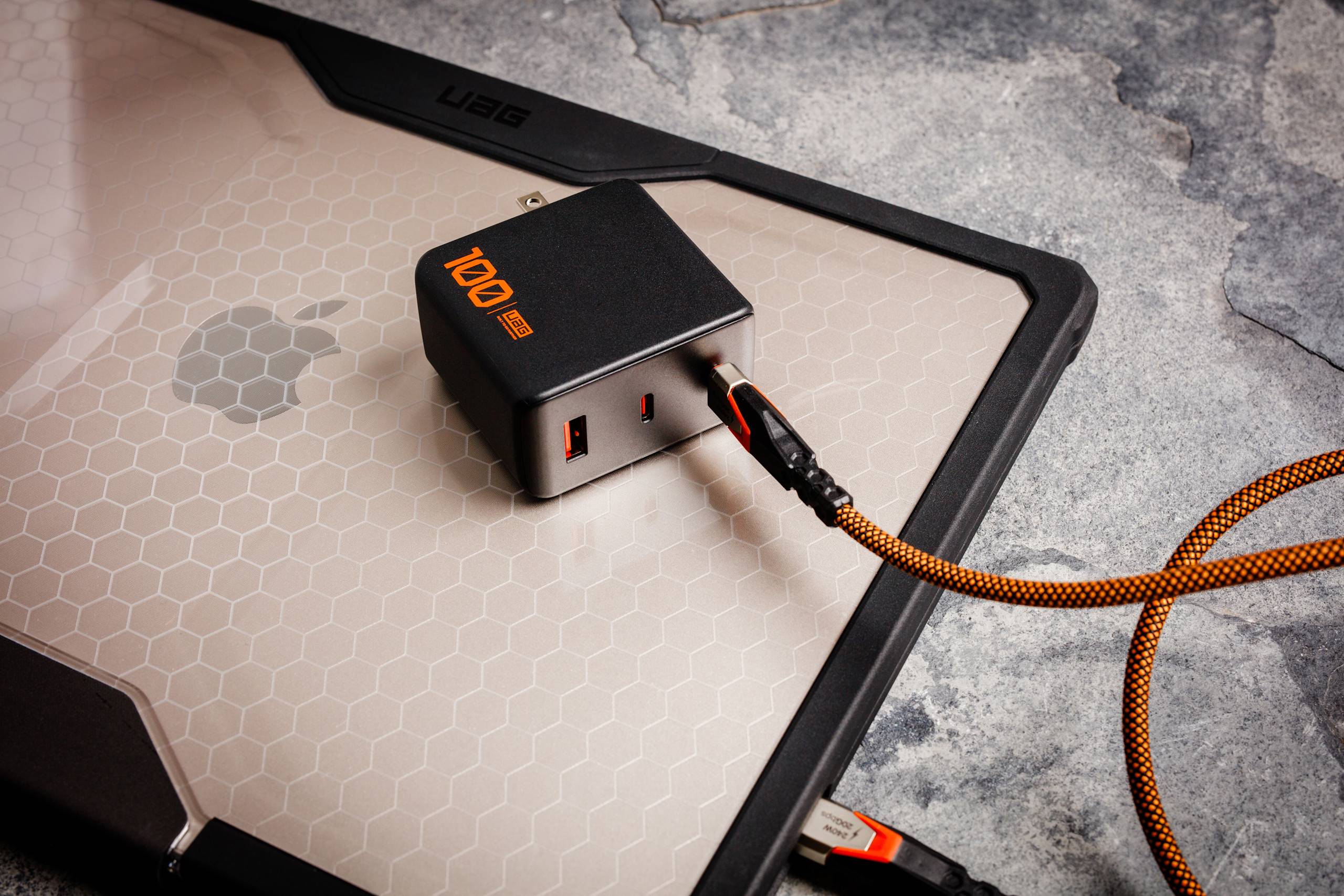 UAG SRGE 100W Wandladegerät GaN 3-Port USB-C schnell